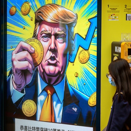 Werbung für eine Kryptobörse in Hongkong mit Donald Trump. Die Politik der USA wendet sich zunehmend dem Indopazifik zu, auch das hat Auswirkungen auf Europa