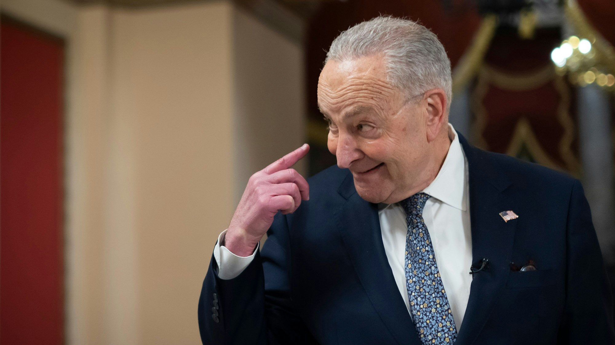 Kehrtwende der Demokraten: Von Protest hat Demokraten-Führer Chuck Schumer auf Kooperation umgestellt und will nun doch für den Übergangshaushalt der Republikaner stimmen.