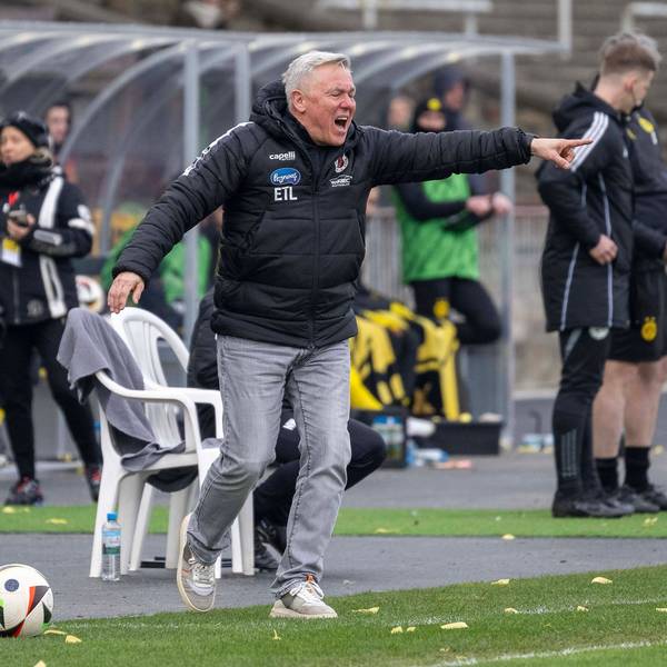 Frustriert nach dem 1:1 in Dortmund: Viktoria-Trainer Olaf Janßen