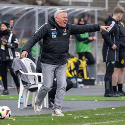 Frustriert nach dem 1:1 in Dortmund: Viktoria-Trainer Olaf Janßen