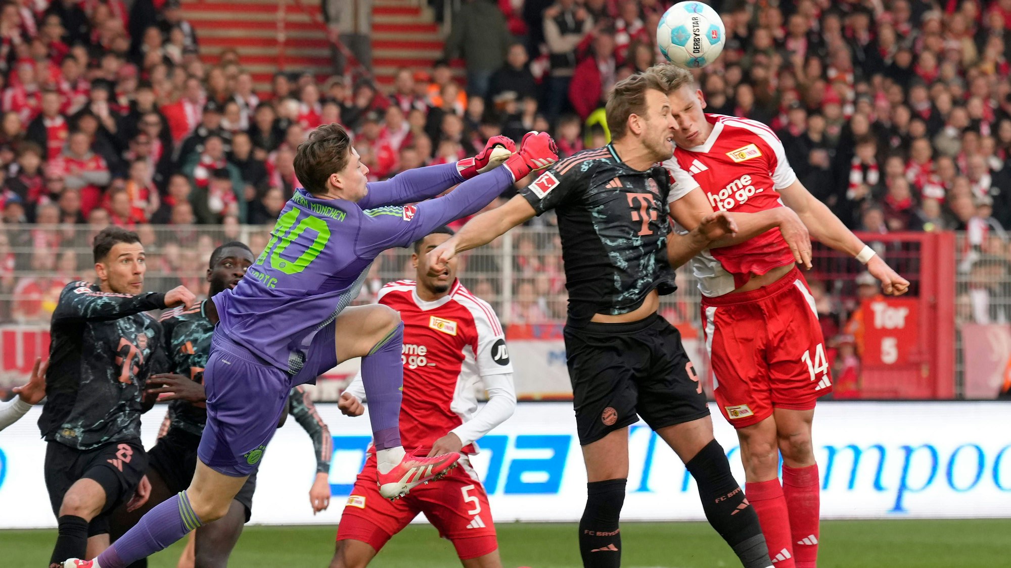 Jonas Urbig sah beim Gegentreffer nicht gut aus.