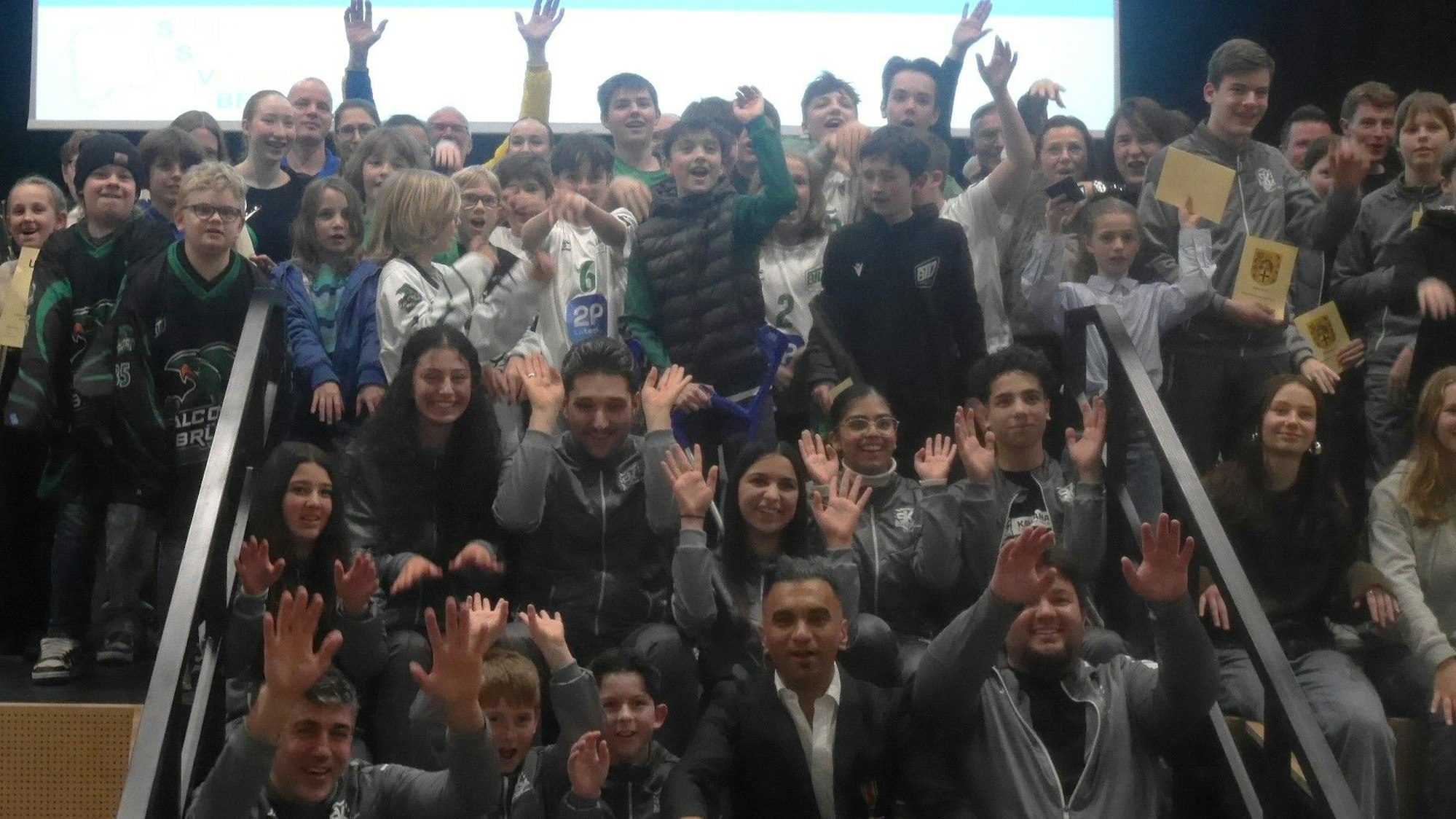 Zu sehen sind Brühler Sportler bei der Sportlerehrung der Stadt Brühl.