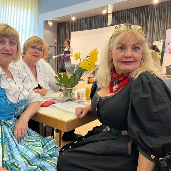 Mitglieder der Tanzgruppe des Vereins Nasch Dwor Leverkusen