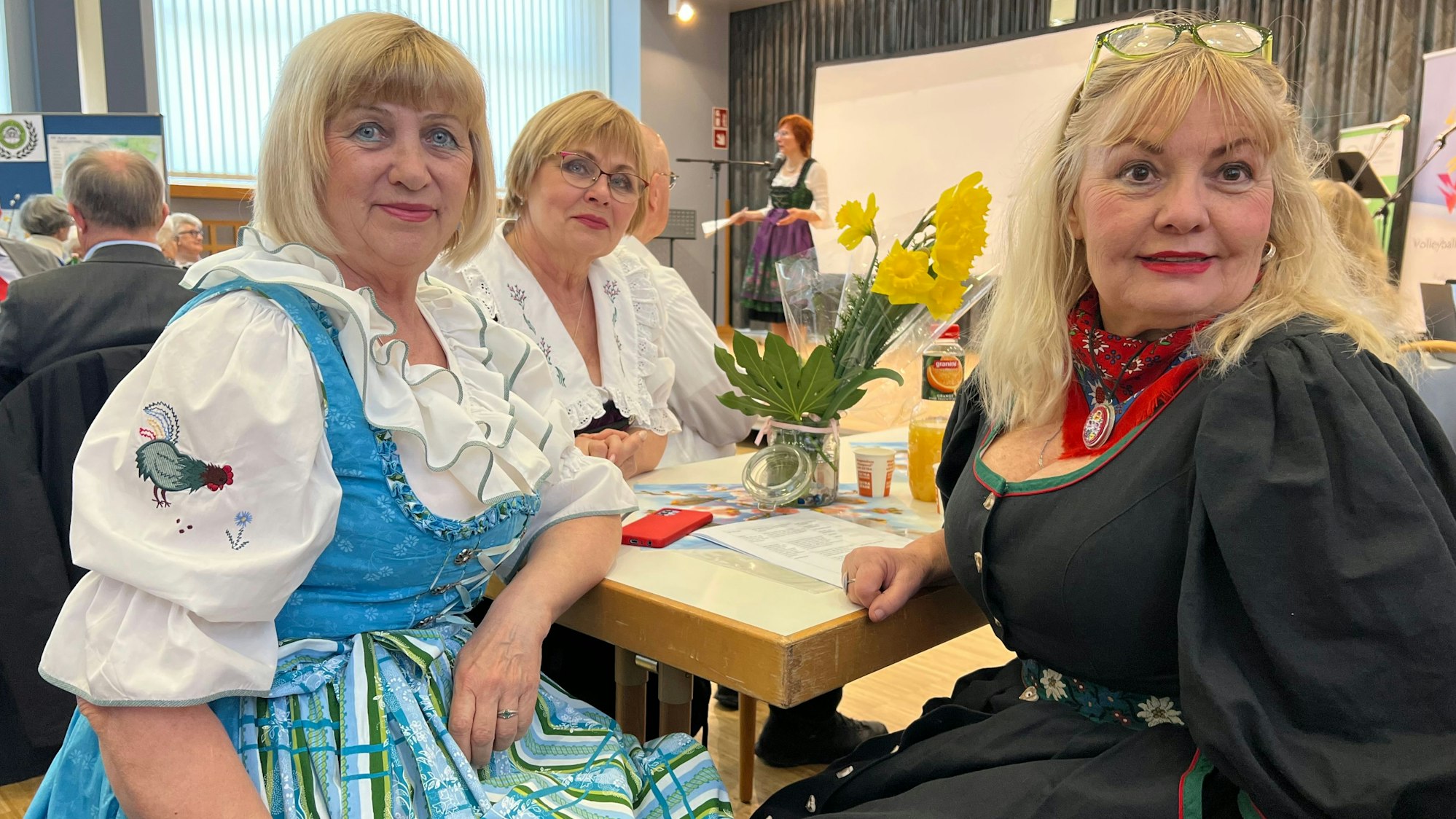 Mitglieder der Tanzgruppe des Vereins Nasch Dwor Leverkusen