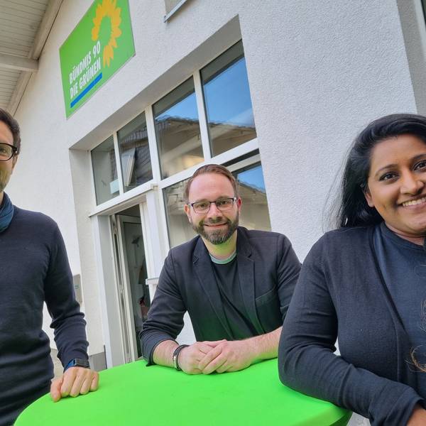 Vorstandsteam Grüne Leverkusen: Sprecherin Rupy David, Sprecher Thomas Nagel (groß), Kreisgeschäfstführer und OB-Kandidat Sven Weiss (klein)