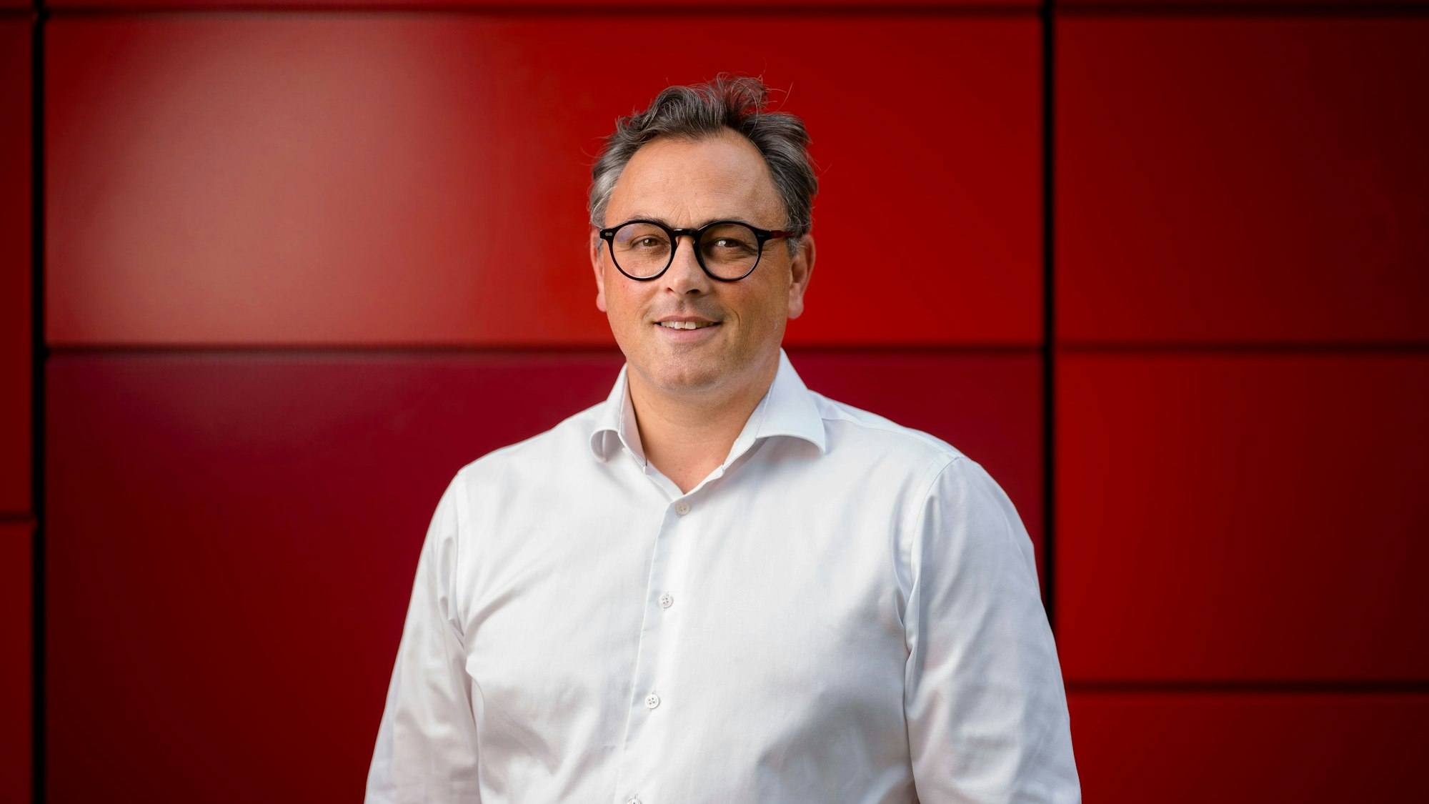 Portrait Prof. Dr. Christian Karagiannidis am 15.08.2024 in Koeln.