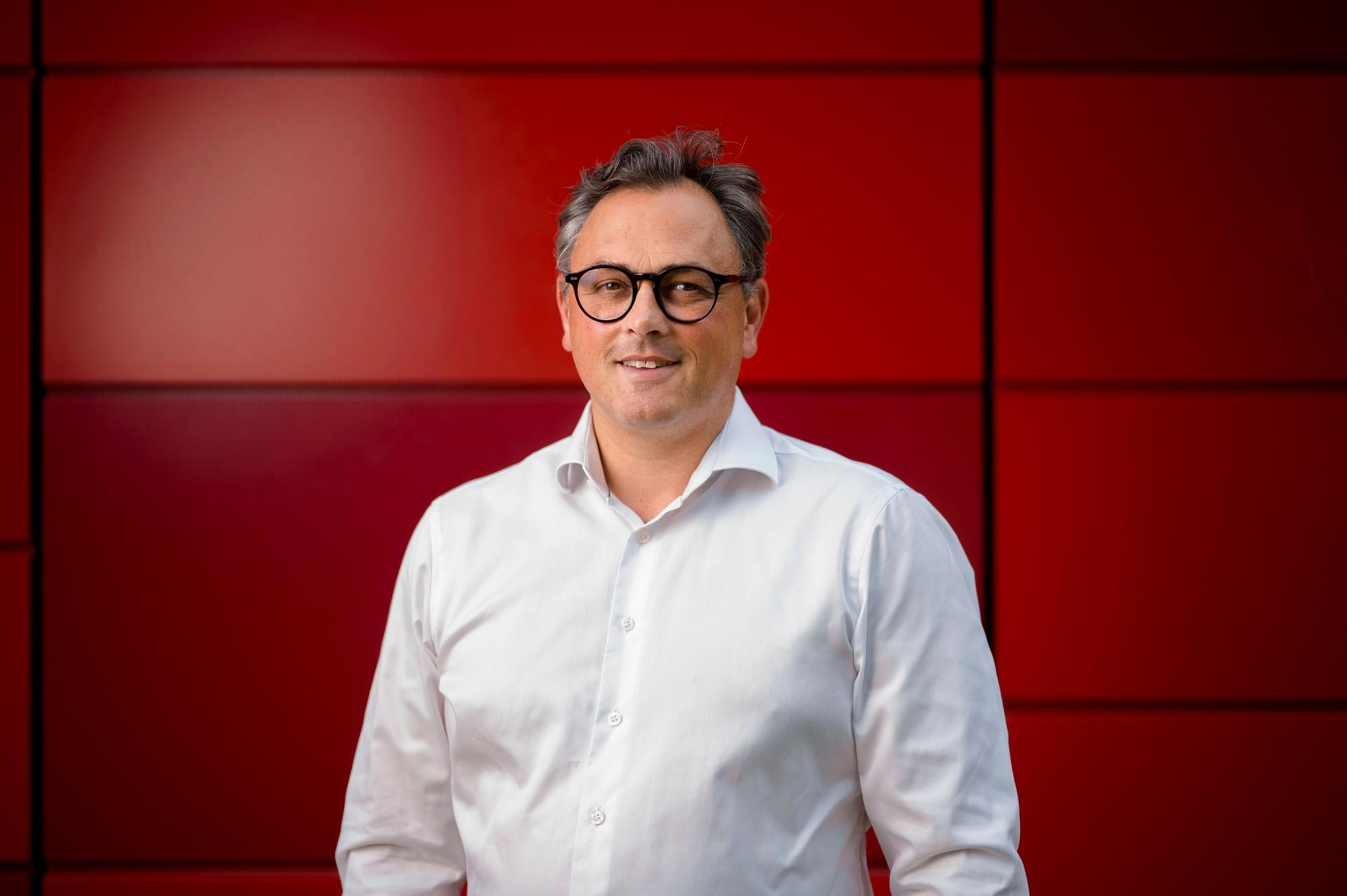 Portrait Prof. Dr. Christian Karagiannidis am 15.08.2024 in Koeln.