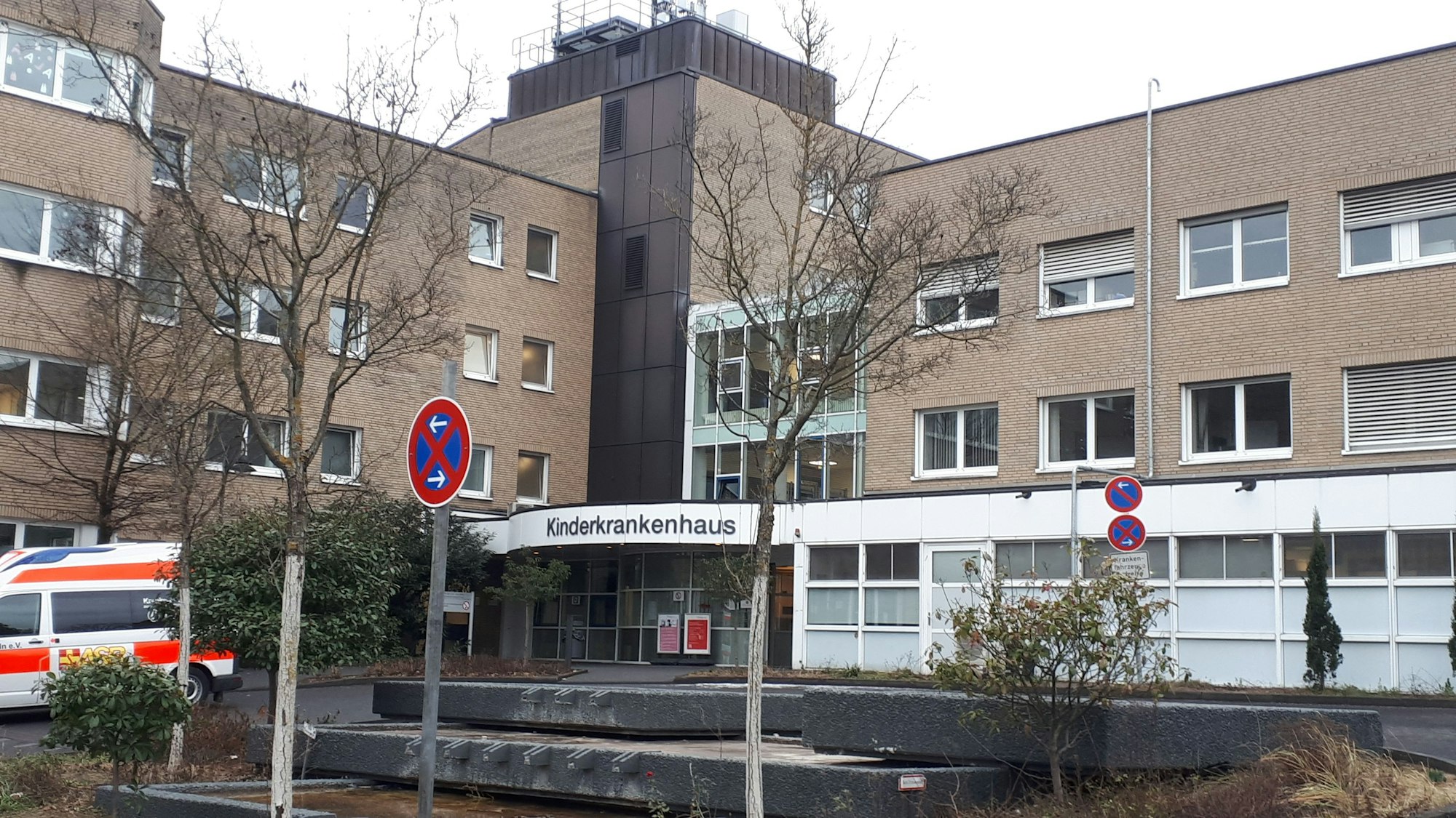 Das städtische Kinderkrankenhaus Amsterdamer Straße soll in den kommenden Jahren geschlossen werden, ein Ersatzneubau in Merheim entstehen.