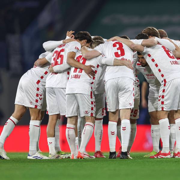 Die FC-Profis im Spielerkreis.