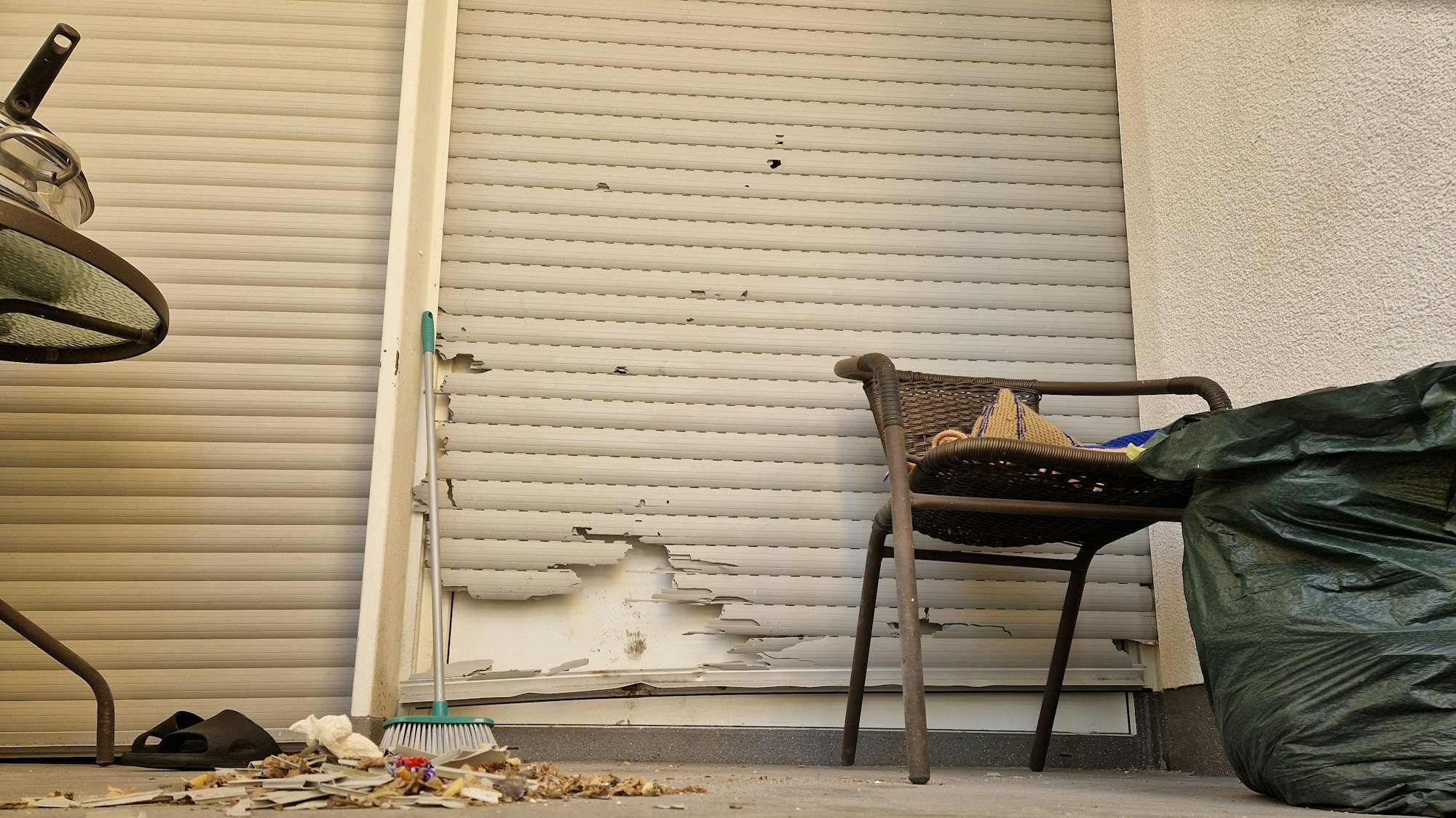 In Köln-Bilderstöckchen kam es vor einem Balkon eines Mehrfamilienhauses in der Nacht auf Sonntag zu einer Explosion