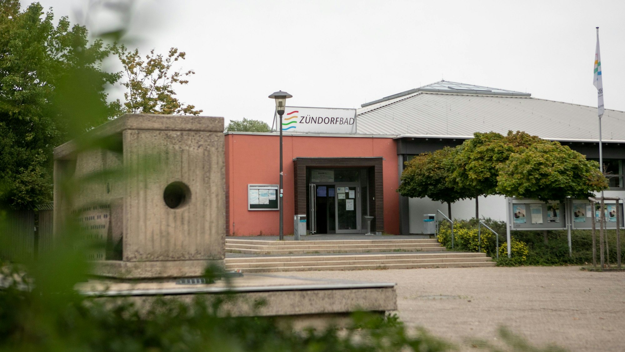 Zündorfbad Außenansicht