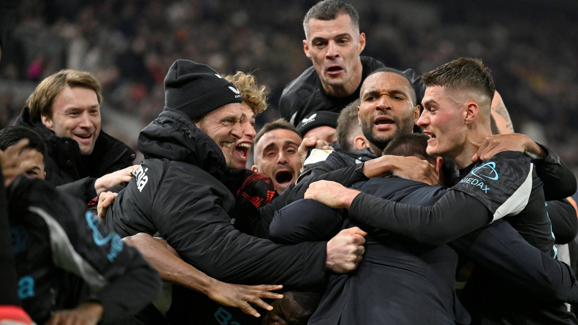 TOR zum 3:4 Patrik Schick Bayer 04 Leverkusen 14 Torjubel Trainer Coach Xabi Alonso Bayer 04 Leverkusen Jonathan Tah Bayer 04 Leverkusen 04 Geschaeftsfuehrer Simon Rolfes Bayer 04 Leverkusen VfB Stuttgart vs Bayer 04 Leverkusen B04 16.03.2025 DFL REGULATIONS PROHIBIT ANY USE OF PHOTOGRAPHS AS IMAGE SEQUENCES AND/OR QUASI-VIDEO VfB Stuttgart vs Bayer 04 Leverkusen B04 *** GOAL to 3 4 Patrik Schick Bayer 04 Leverkusen 14 Goal celebration Coach Coach Xabi Alonso Bayer 04 Leverkusen Jonathan Tah Bayer 04 Leverkusen 04 Managing Director Sport Simon Rolfes Bayer 04 Leverkusen VfB Stuttgart vs Bayer 04 Leverkusen B04 16 03 2025 DFL REGULATIONS PROHIBIT ANY USE OF PHOTOGRAPHS AS IMAGE SEQUENCES AND OR QUASI VIDEO VfB Stuttgart vs Bayer 04 Leverkusen B04