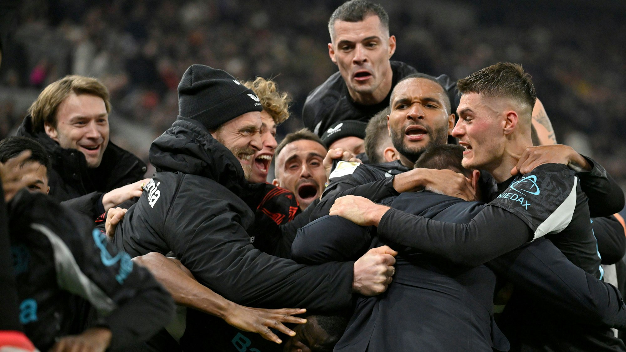 TOR zum 3:4 Patrik Schick Bayer 04 Leverkusen 14 Torjubel Trainer Coach Xabi Alonso Bayer 04 Leverkusen Jonathan Tah Bayer 04 Leverkusen 04 Geschaeftsfuehrer Simon Rolfes Bayer 04 Leverkusen VfB Stuttgart vs Bayer 04 Leverkusen B04 16.03.2025 DFL REGULATIONS PROHIBIT ANY USE OF PHOTOGRAPHS AS IMAGE SEQUENCES AND/OR QUASI-VIDEO VfB Stuttgart vs Bayer 04 Leverkusen B04 *** GOAL to 3 4 Patrik Schick Bayer 04 Leverkusen 14 Goal celebration Coach Coach Xabi Alonso Bayer 04 Leverkusen Jonathan Tah Bayer 04 Leverkusen 04 Managing Director Sport Simon Rolfes Bayer 04 Leverkusen VfB Stuttgart vs Bayer 04 Leverkusen B04 16 03 2025 DFL REGULATIONS PROHIBIT ANY USE OF PHOTOGRAPHS AS IMAGE SEQUENCES AND OR QUASI VIDEO VfB Stuttgart vs Bayer 04 Leverkusen B04