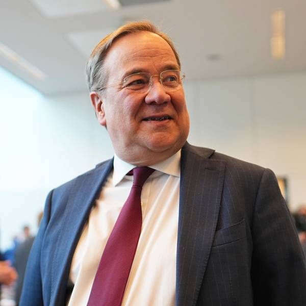 Armin Laschet, stellvertretender Bundesvorsitzender der CDU, kommt zur konstituierenden Sitzung der neuen Unionsfraktion im Bundestag.