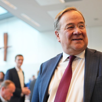 Armin Laschet, stellvertretender Bundesvorsitzender der CDU, kommt zur konstituierenden Sitzung der neuen Unionsfraktion im Bundestag.