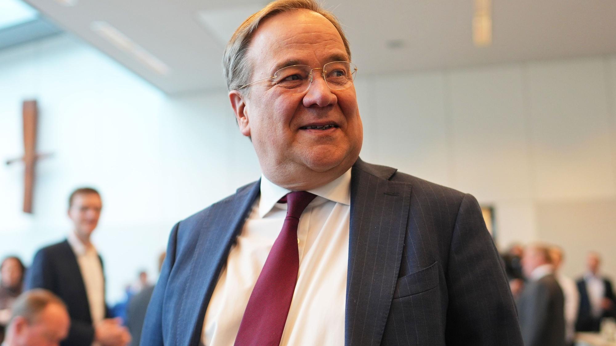 Armin Laschet, stellvertretender Bundesvorsitzender der CDU, kommt zur konstituierenden Sitzung der neuen Unionsfraktion im Bundestag.