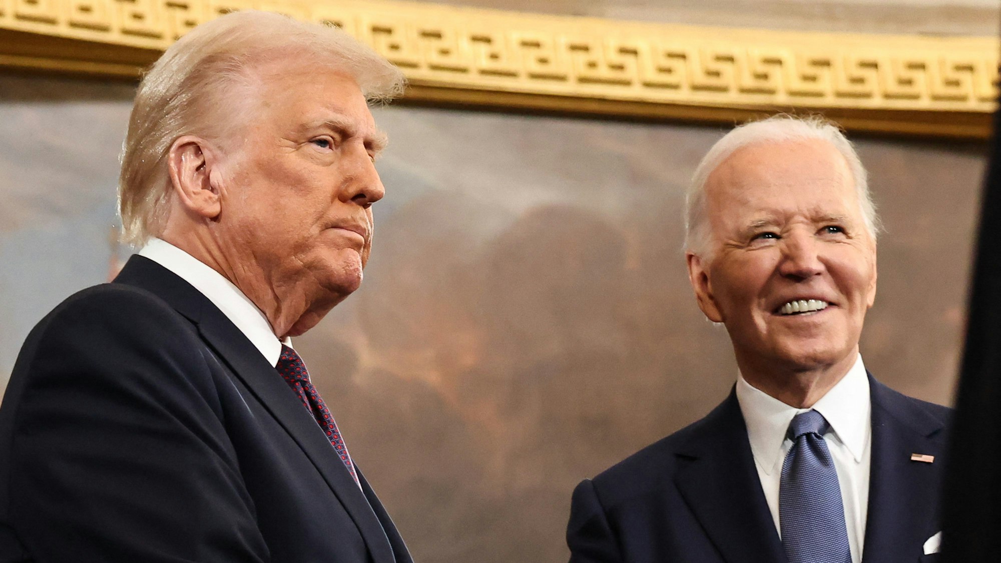 US-Präsident Donald Trump (l) und sein Vorgänger Joe Biden (Archivbild).