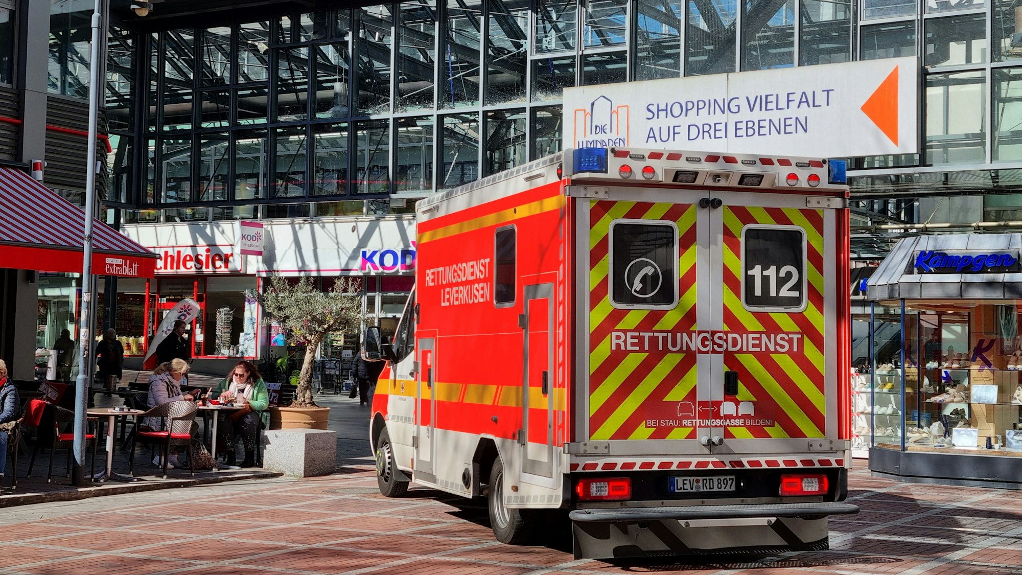 Ein Rettungswagen in Wiesdorf