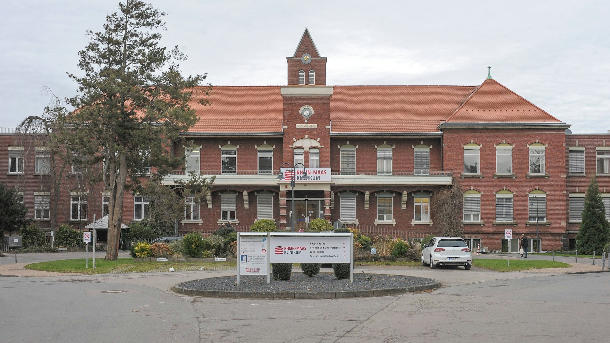 Das Bild zeigt die Front der Rhein-Maas Klinikum in Bardenberg in Würselen bei Aachen.