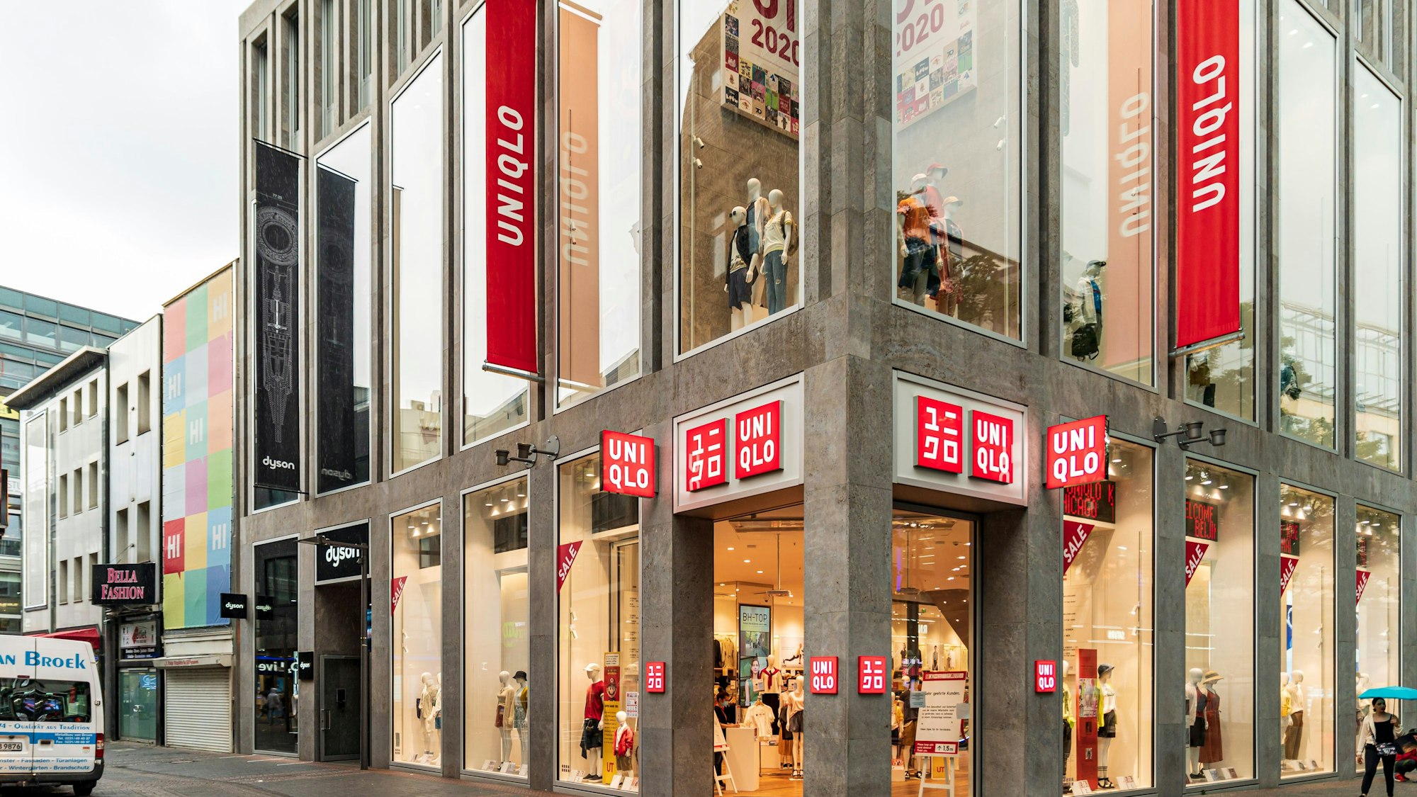 Der ehemalige Standort an der Ecke Hohe Straße/ Gürzenichstraße: Der gesamte Riegel mit den leerstehenden Nachbarhäusern soll neu gestaltet werden.