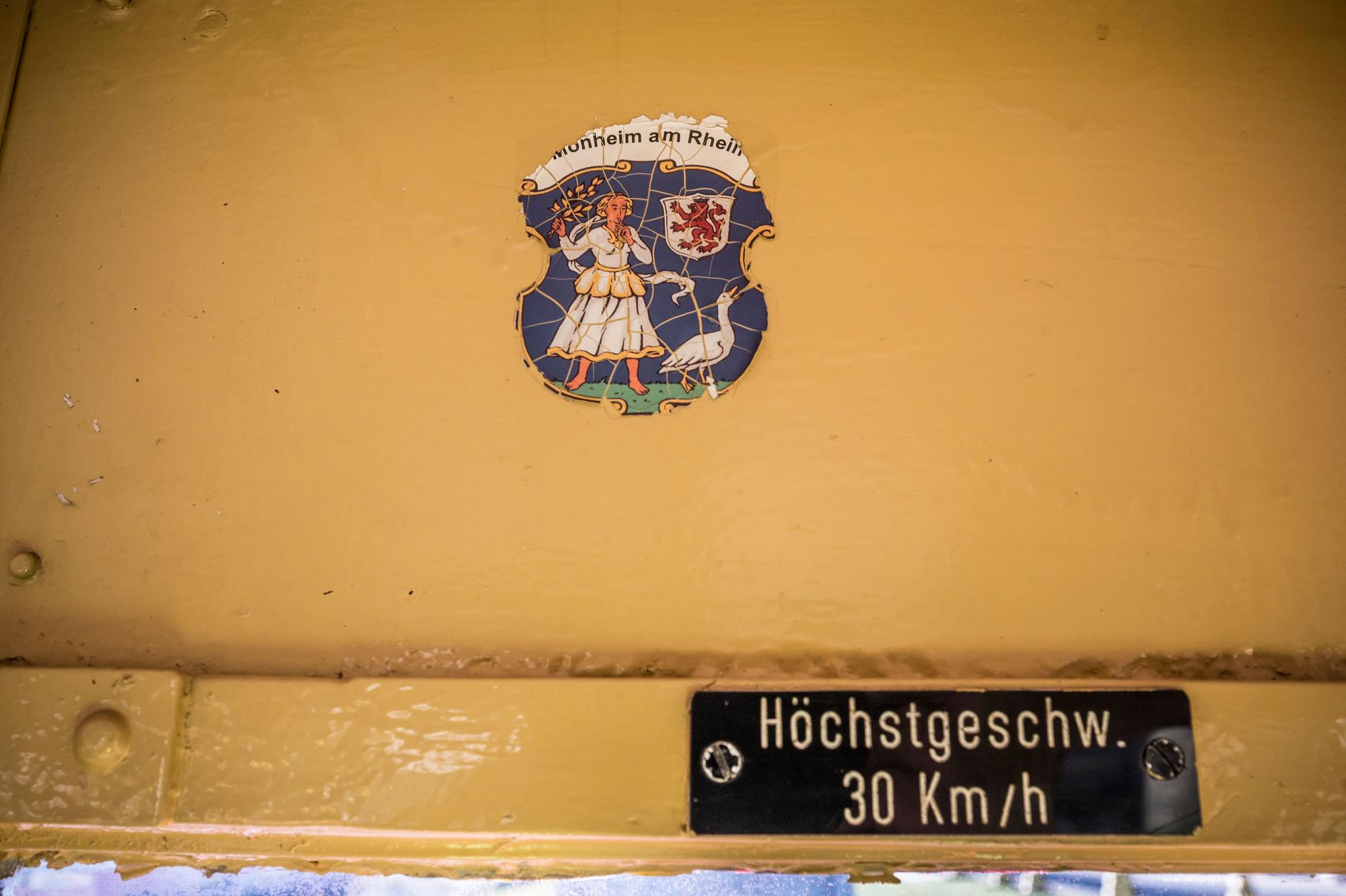 Die AEG-Lokomotive E11, Baujahr 1915, steht zwischenzeitlich auf dem Museumsgleis bei Chemion im Chempark in Flittard . Foto: Ralf Krieger