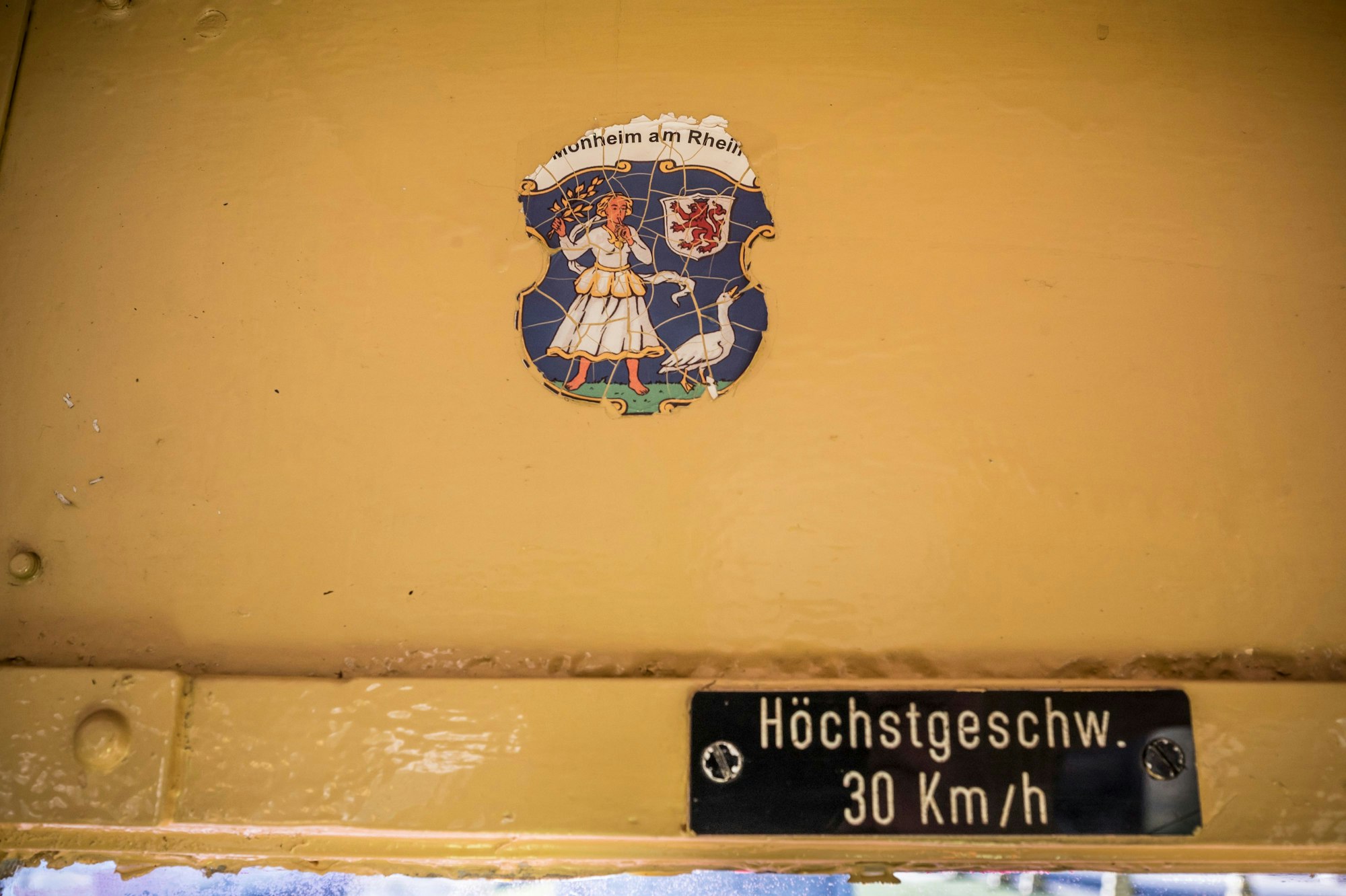 Die AEG-Lokomotive E11, Baujahr 1915, steht zwischenzeitlich auf dem Museumsgleis bei Chemion im Chempark in Flittard . Foto: Ralf Krieger