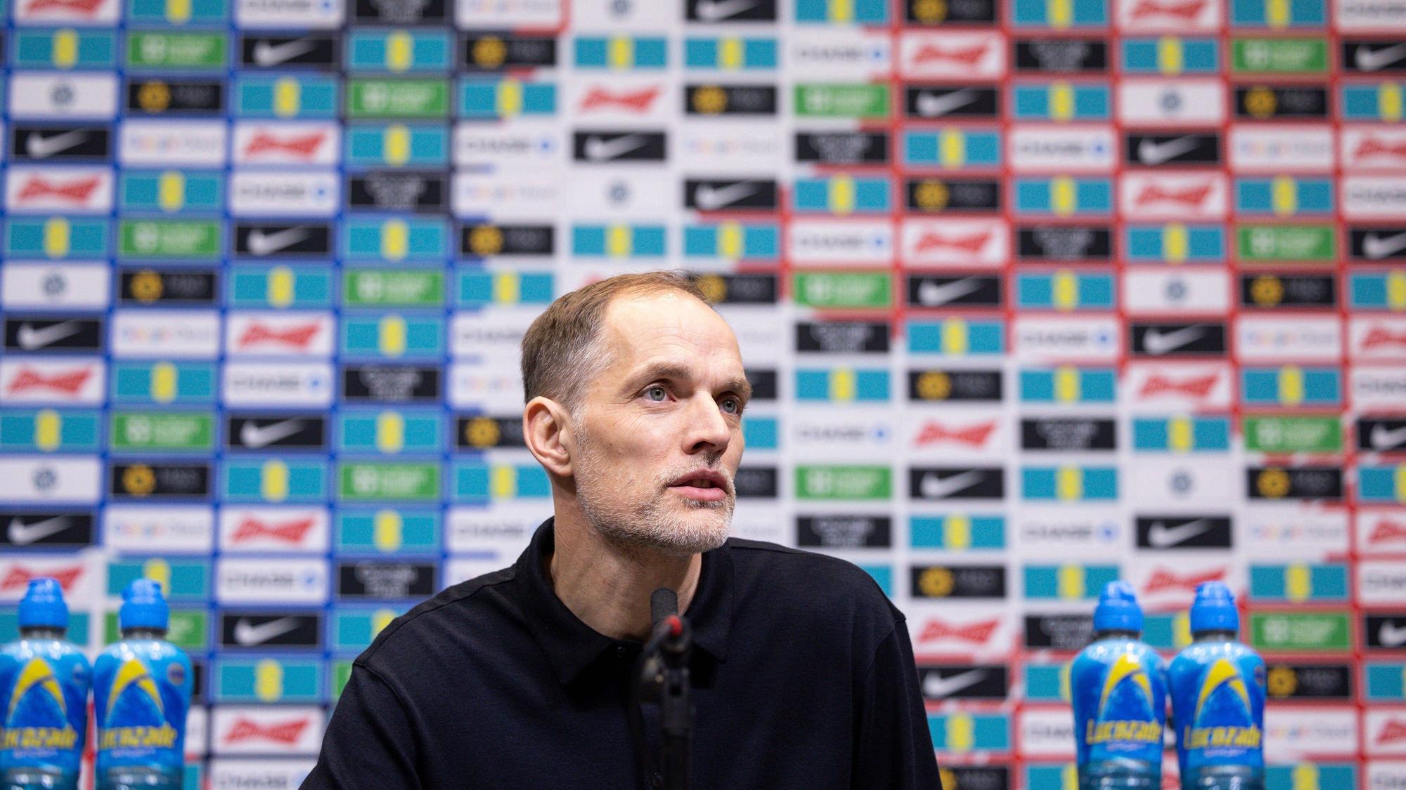 Thomas Tuchel auf einer PK in England.