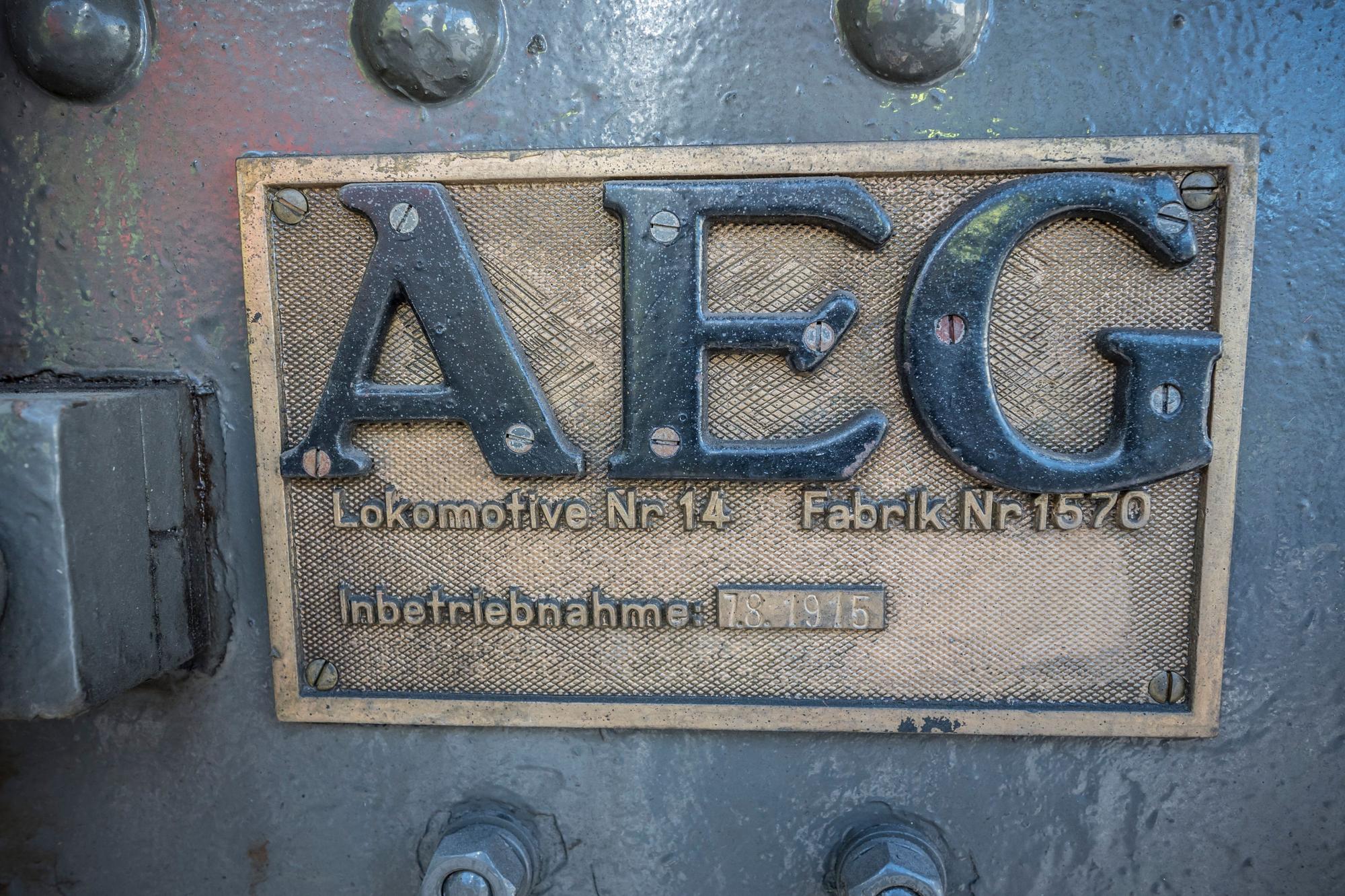 Die AEG-Lokomotive E11, Baujahr 1915, steht zwischenzeitlich auf dem Museumsgleis bei Chemion im Chempark in Flittard . Foto: Ralf Krieger