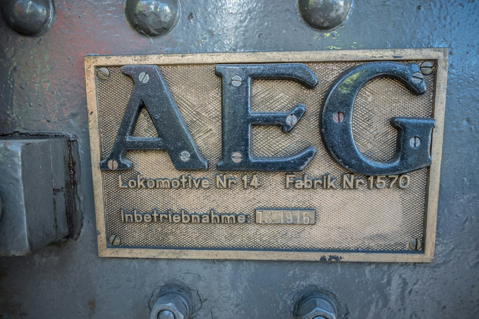 Die AEG-Lokomotive E11, Baujahr 1915, steht zwischenzeitlich auf dem Museumsgleis bei Chemion im Chempark in Flittard . Foto: Ralf Krieger