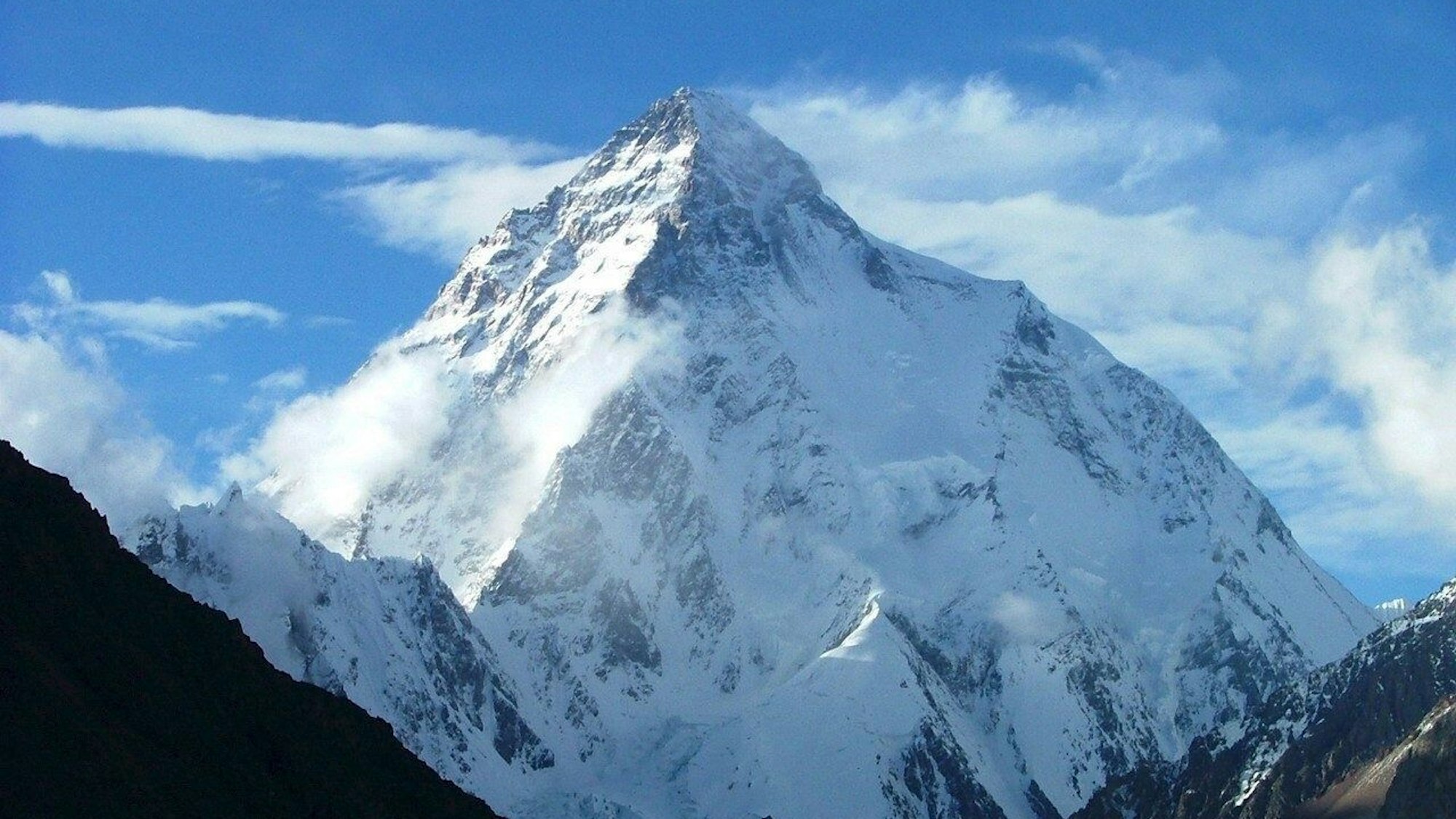 Der schroff aufragende K2 im Karakorumgebirge in Kaschmir.