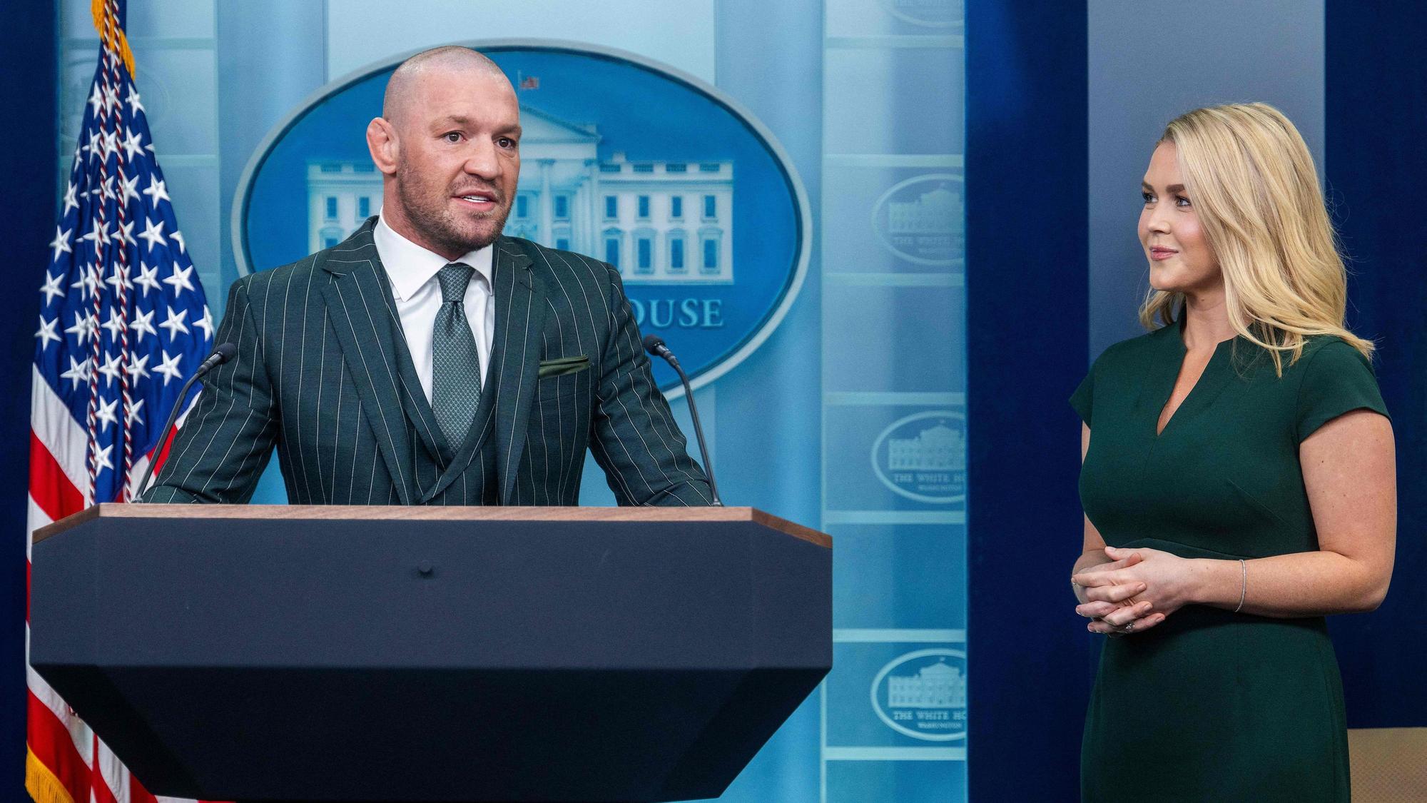 Conor McGregor (l.) bei einem Besuch im Weißen Haus.