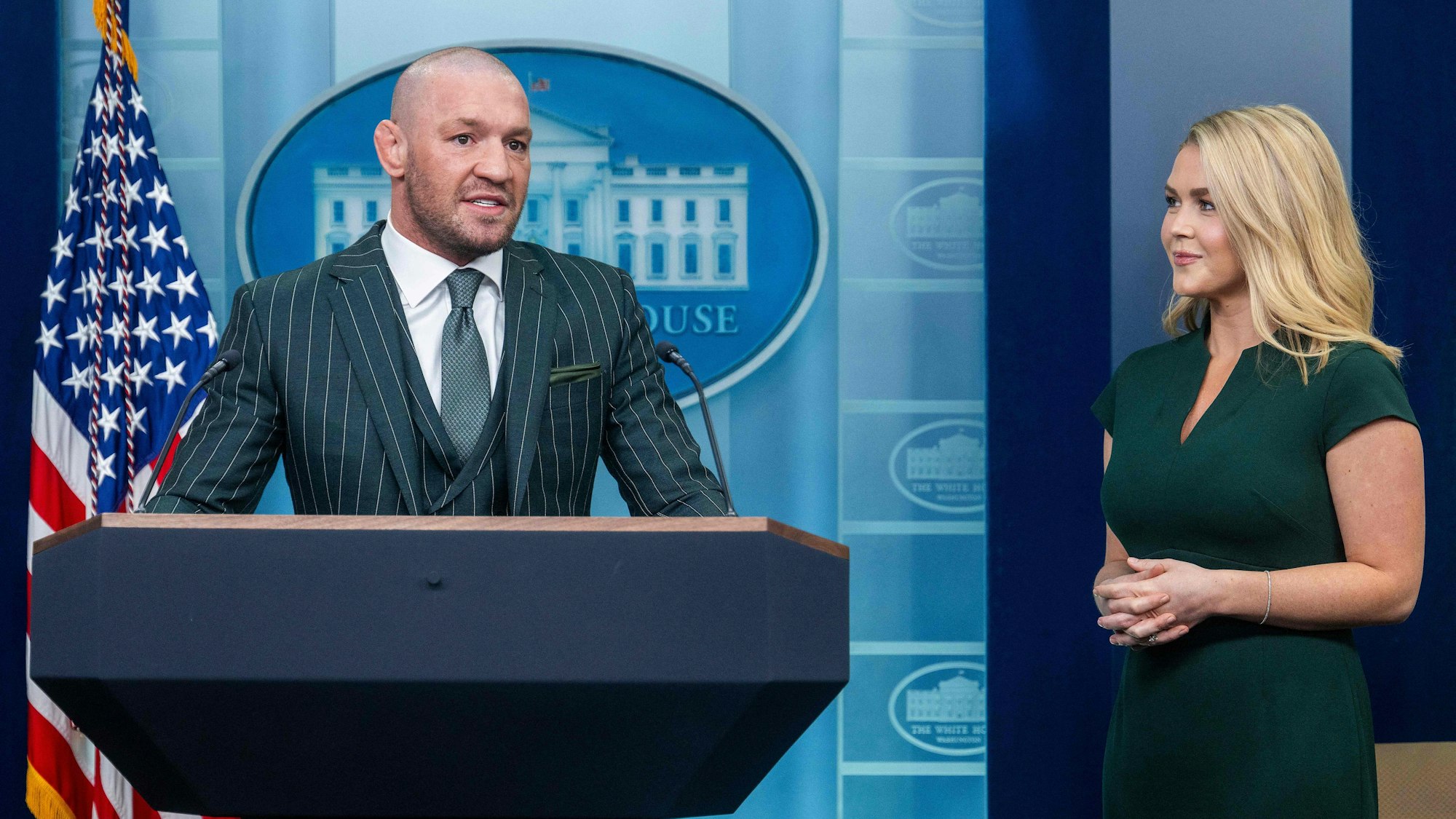 Conor McGregor (l.) bei einem Besuch im Weißen Haus.