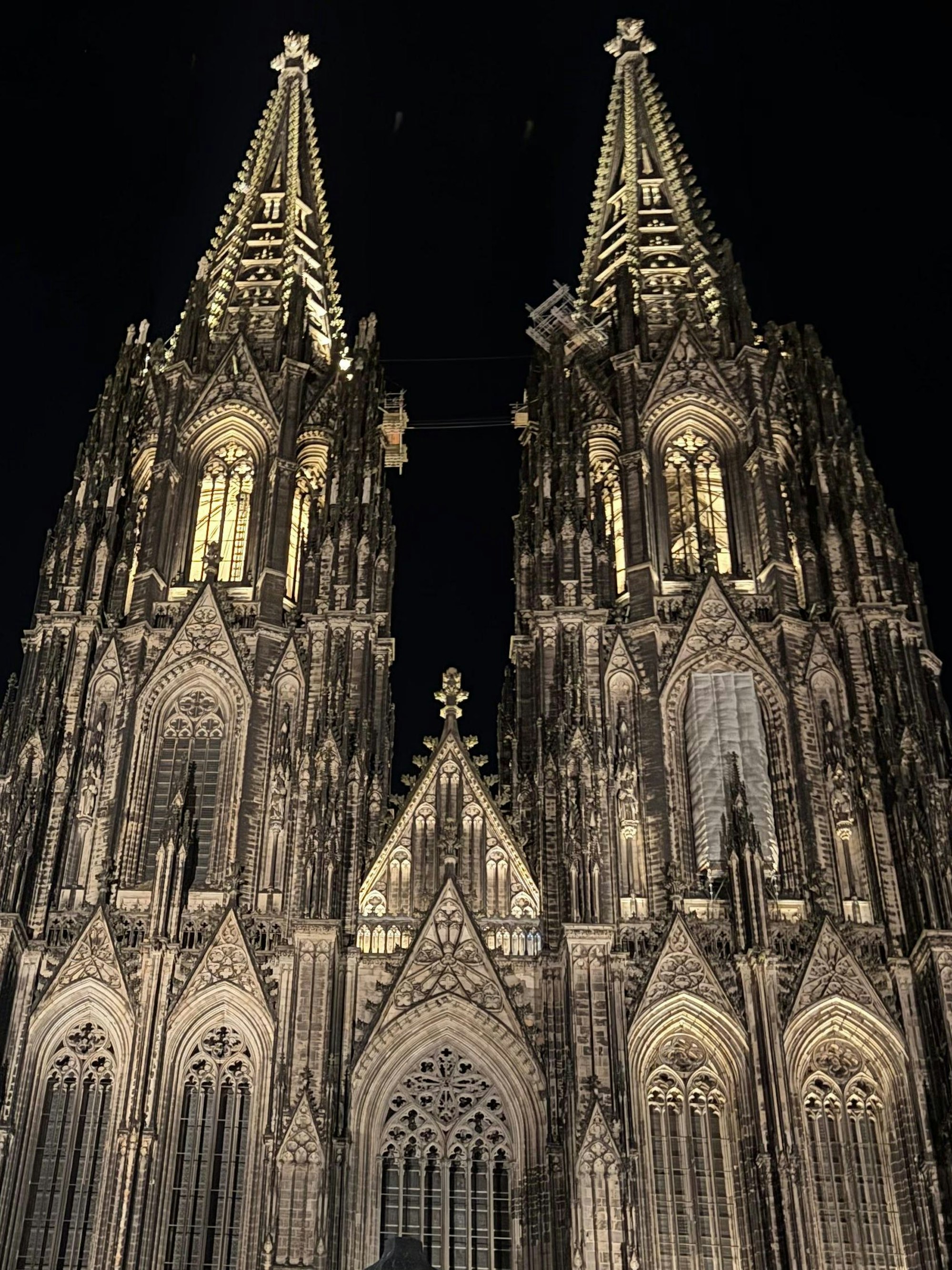 Die Rheinenergie erprobt die neue LED-Beleuchtung des Kölner Doms.