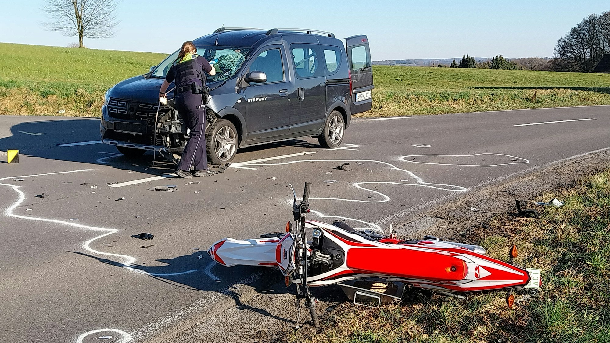 Bei einem Verkehrsunfall in Much ist am Mittwochnachmittag ein 17-jähriger Kradfahrer leicht verletzt worden.
