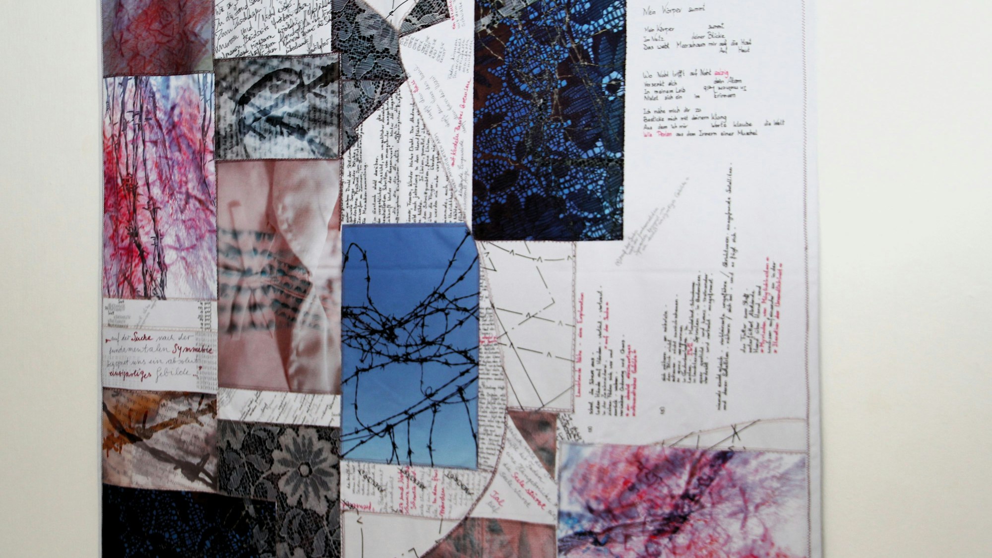 Eine Patchwork-Decke mit Gedichten und Fotografien.