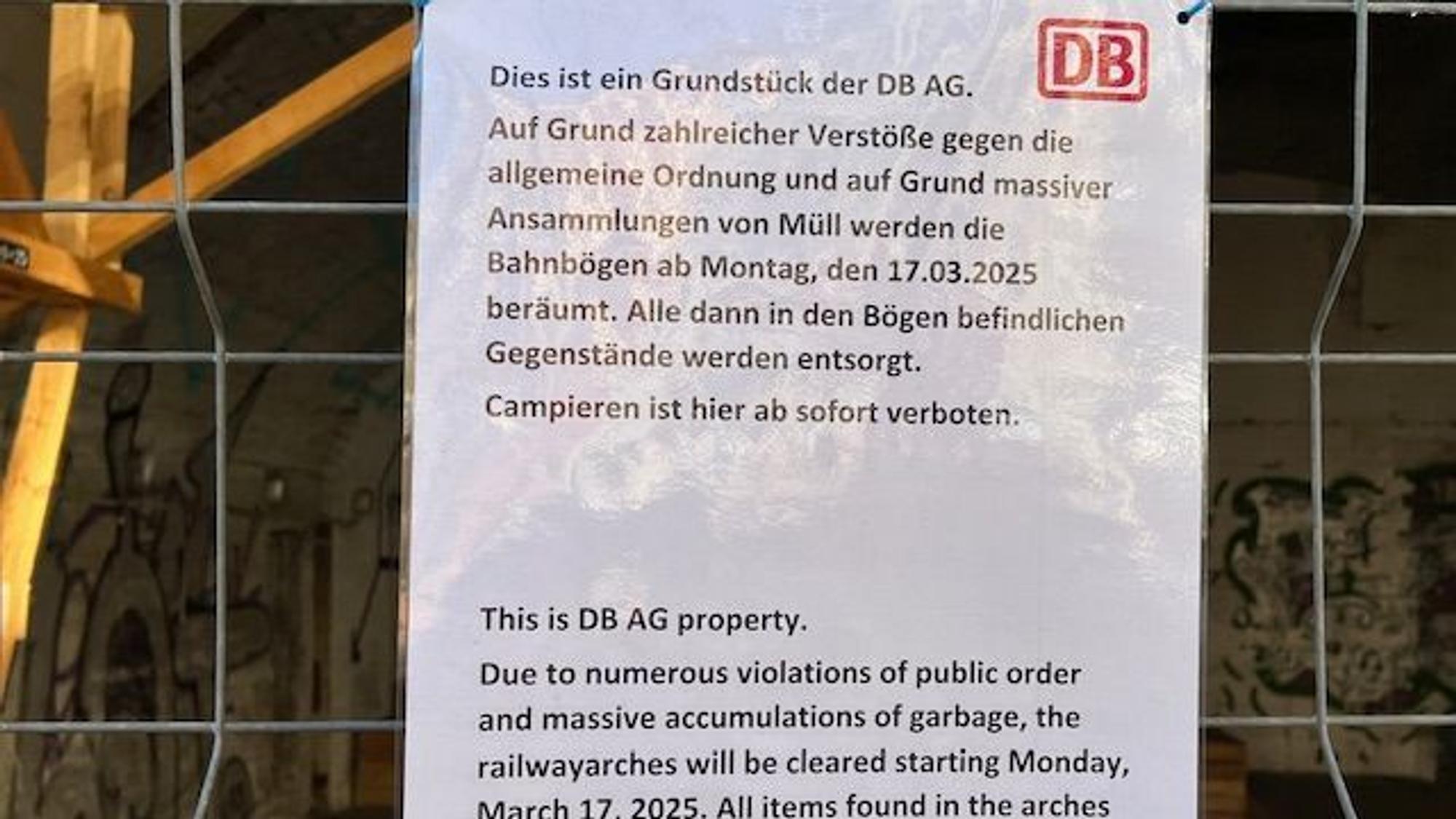 Schild mit den Informationen der Deutschen Bahn zur Räumungsaktion