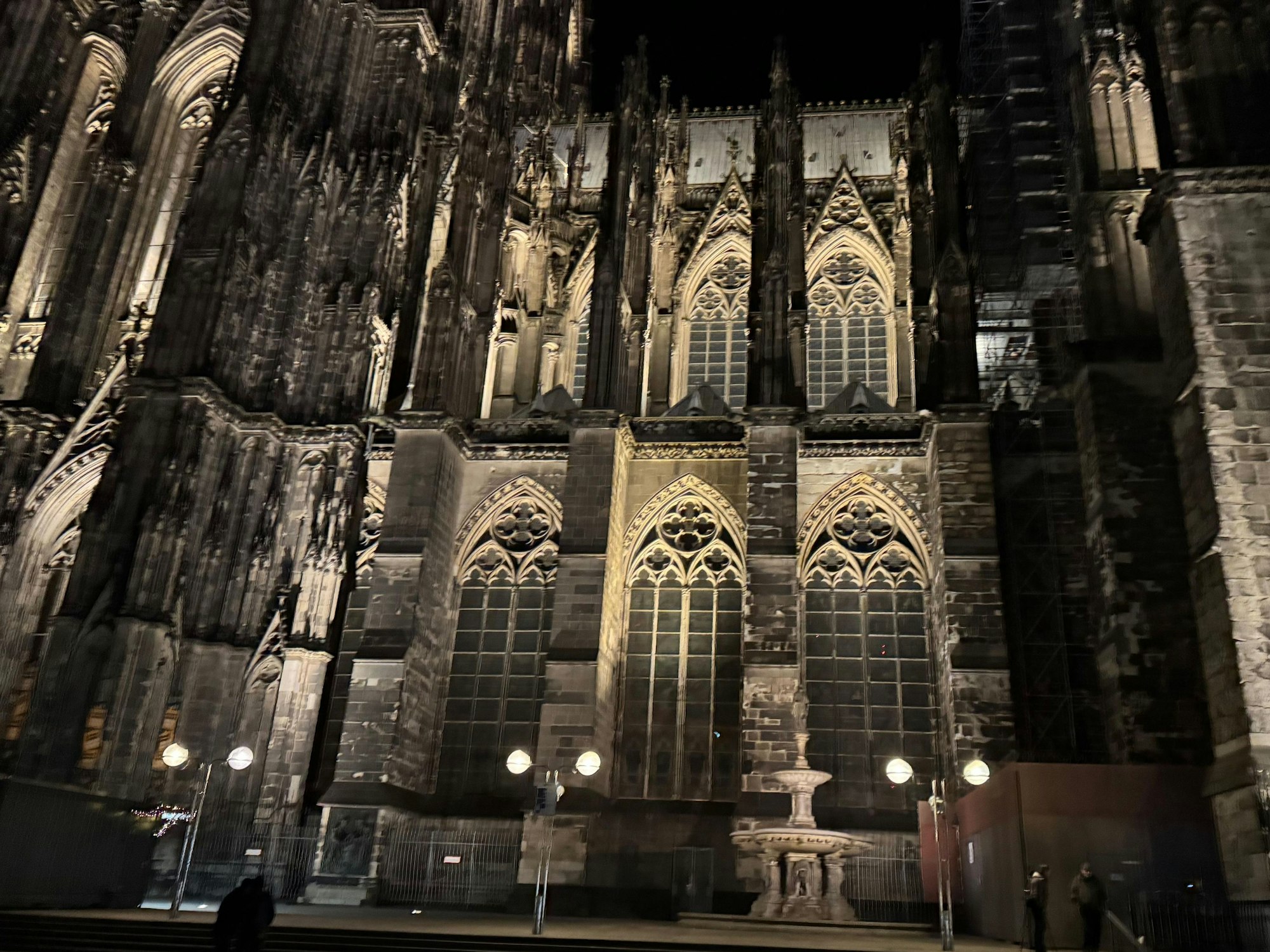 Detailansicht von der Südseite des Kölner Doms