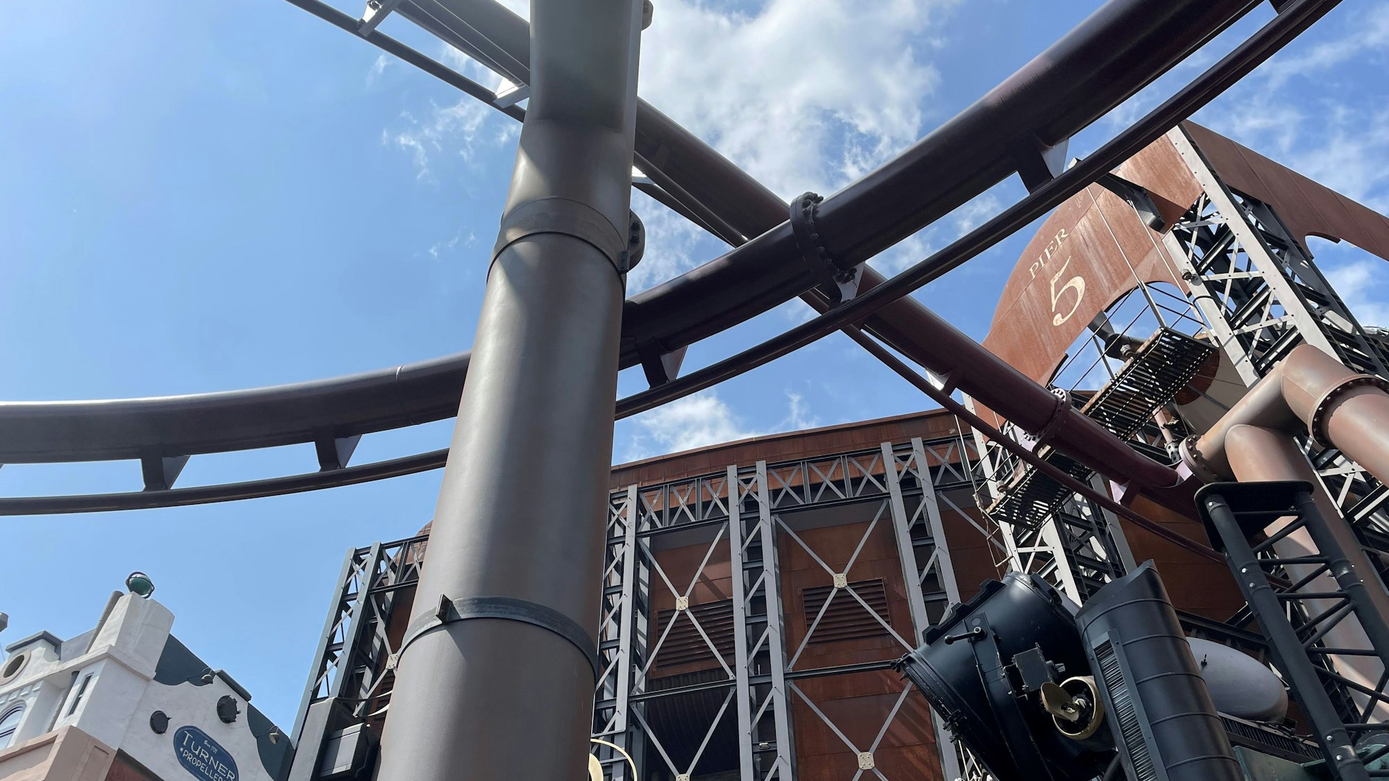 Schienen der Achterbach F.L.Y. im Phantasialand.