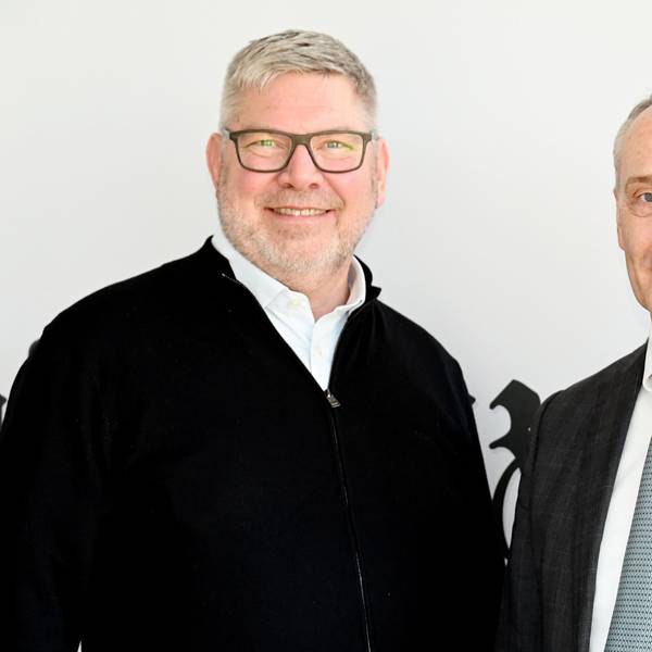 Daniel Dellmann und Professor Axel Goßmann (rechts), die Geschäftsführer der Kliniken der Stadt Köln, zu Besuch in der Redaktion des Kölner Stadt-Anzeiger.