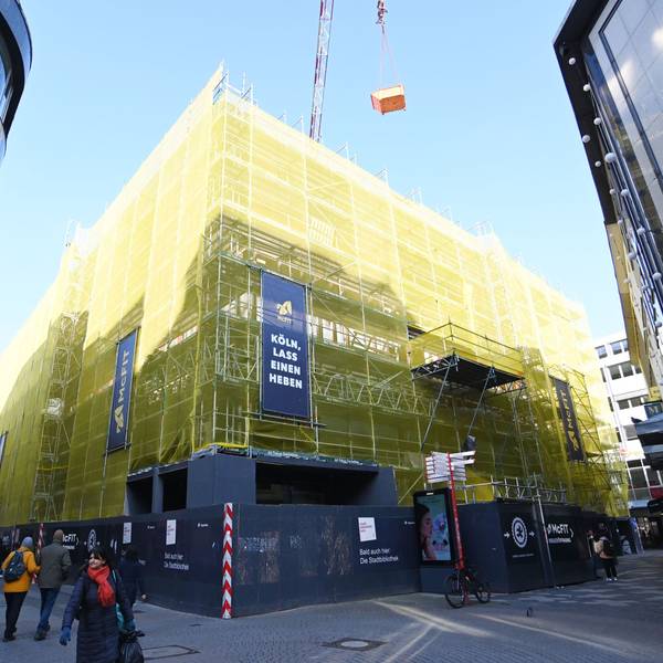 04.02.2025 Köln. Das Interim der Zentralbibliothek öffnet erstmals seine Türen - die Bücher stehen aber noch im Keller und es gibt nur einen kleinen Ausgaberaum. Foto: Alexander Schwaiger
