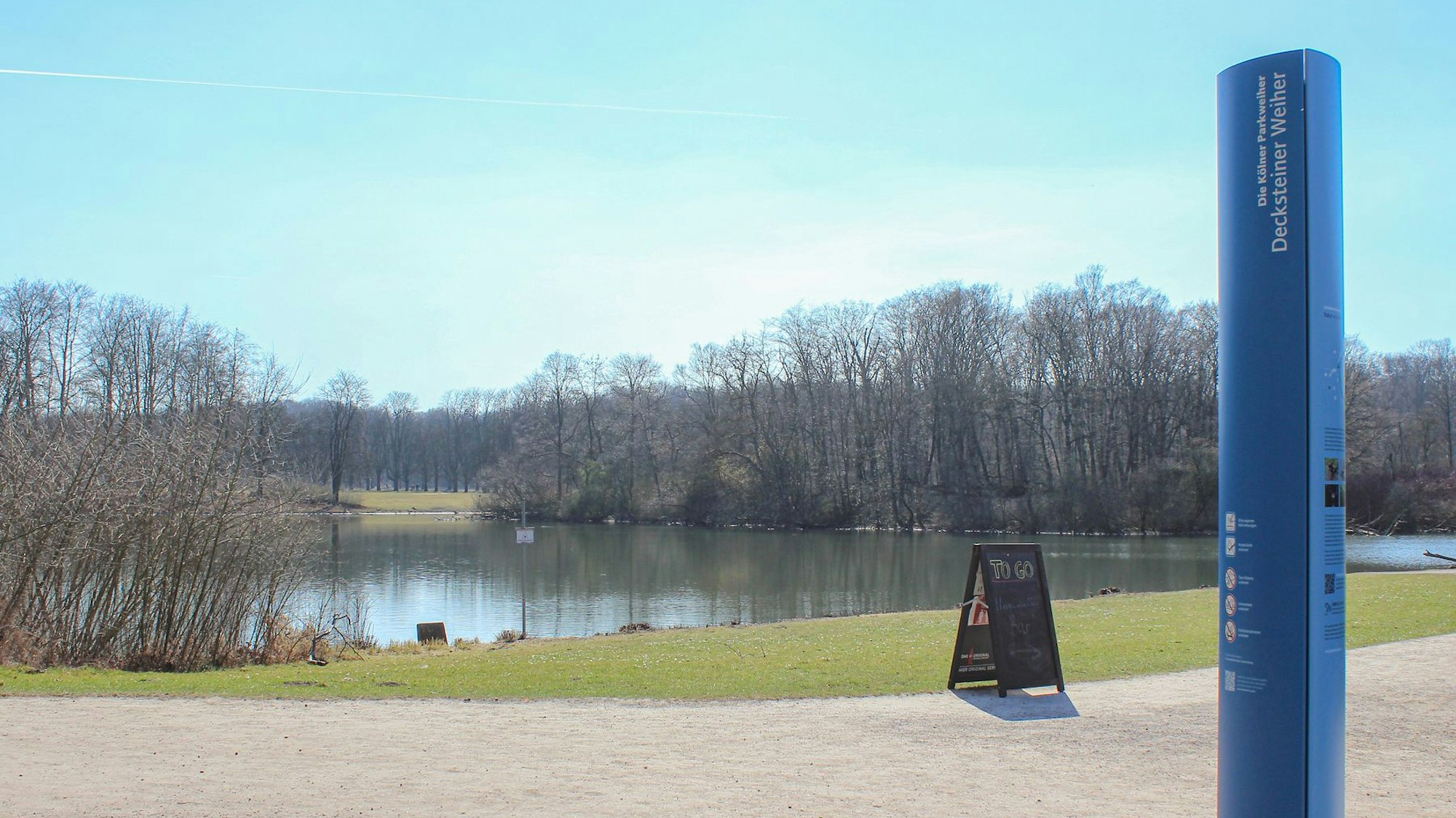 Die Informationssäulen bieten umfangreiche Einblicke in die Pflanzen- und Tierwelt der jeweiligen Weiher.