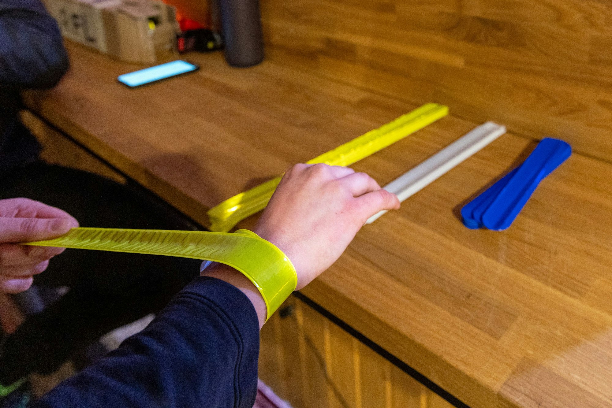 Bunte Schnapparmbänder