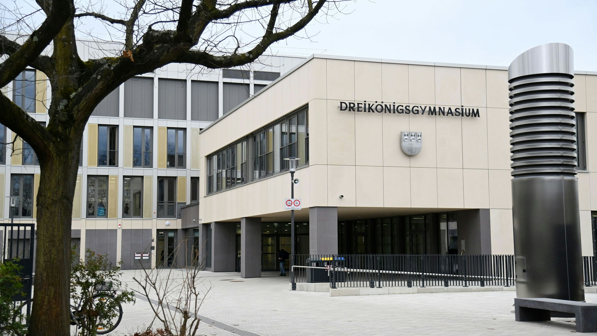 24.02.2025 Köln. Das Dreikönigsgymnasium. Die Schule war während der Sanierung von 2022-2024 in einem Provisorium aus Container untergebracht. Foto: Alexander Schwaiger
