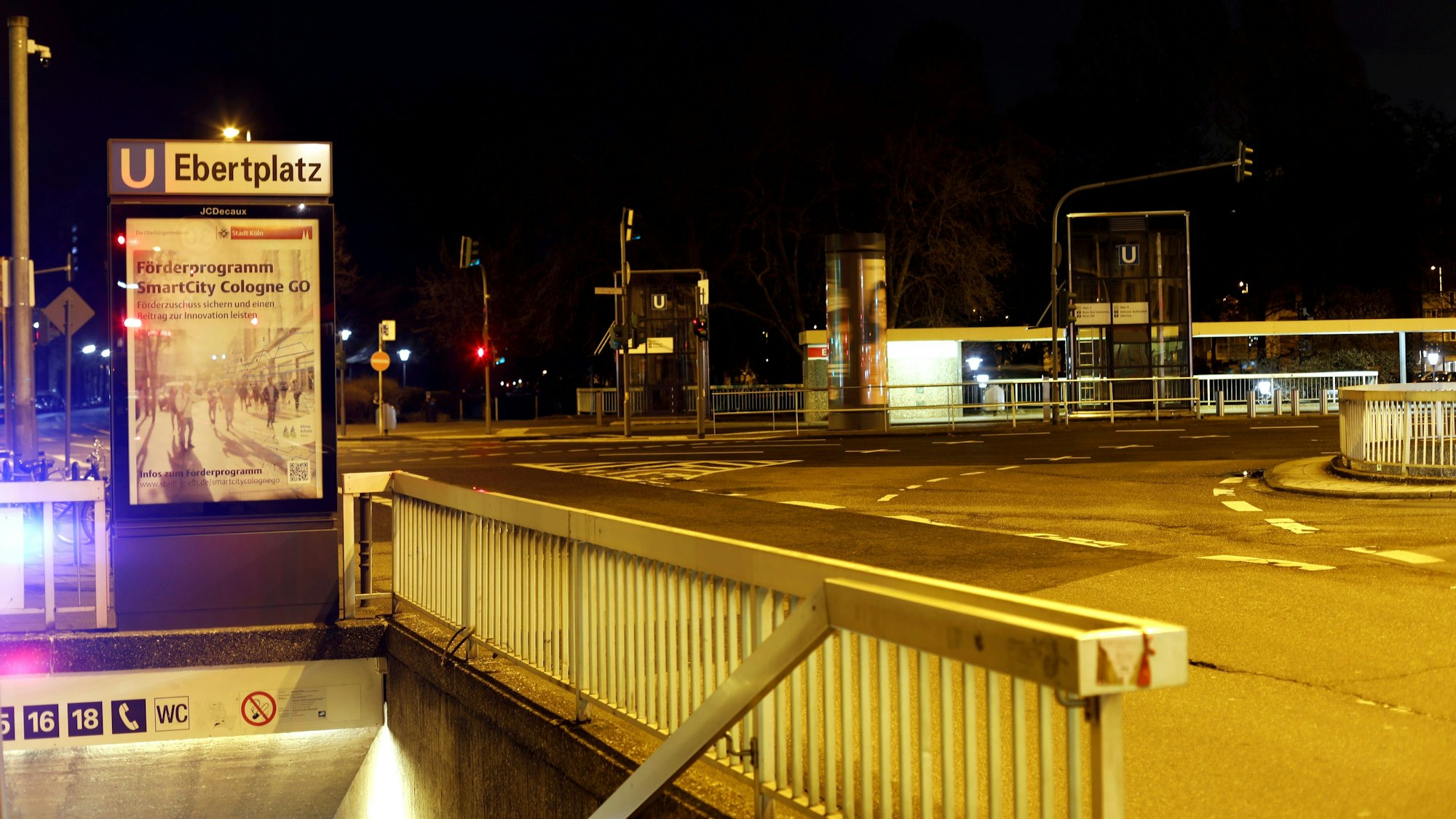 Ein U-Bahn-Zugang am Kölner Ebertplatz.