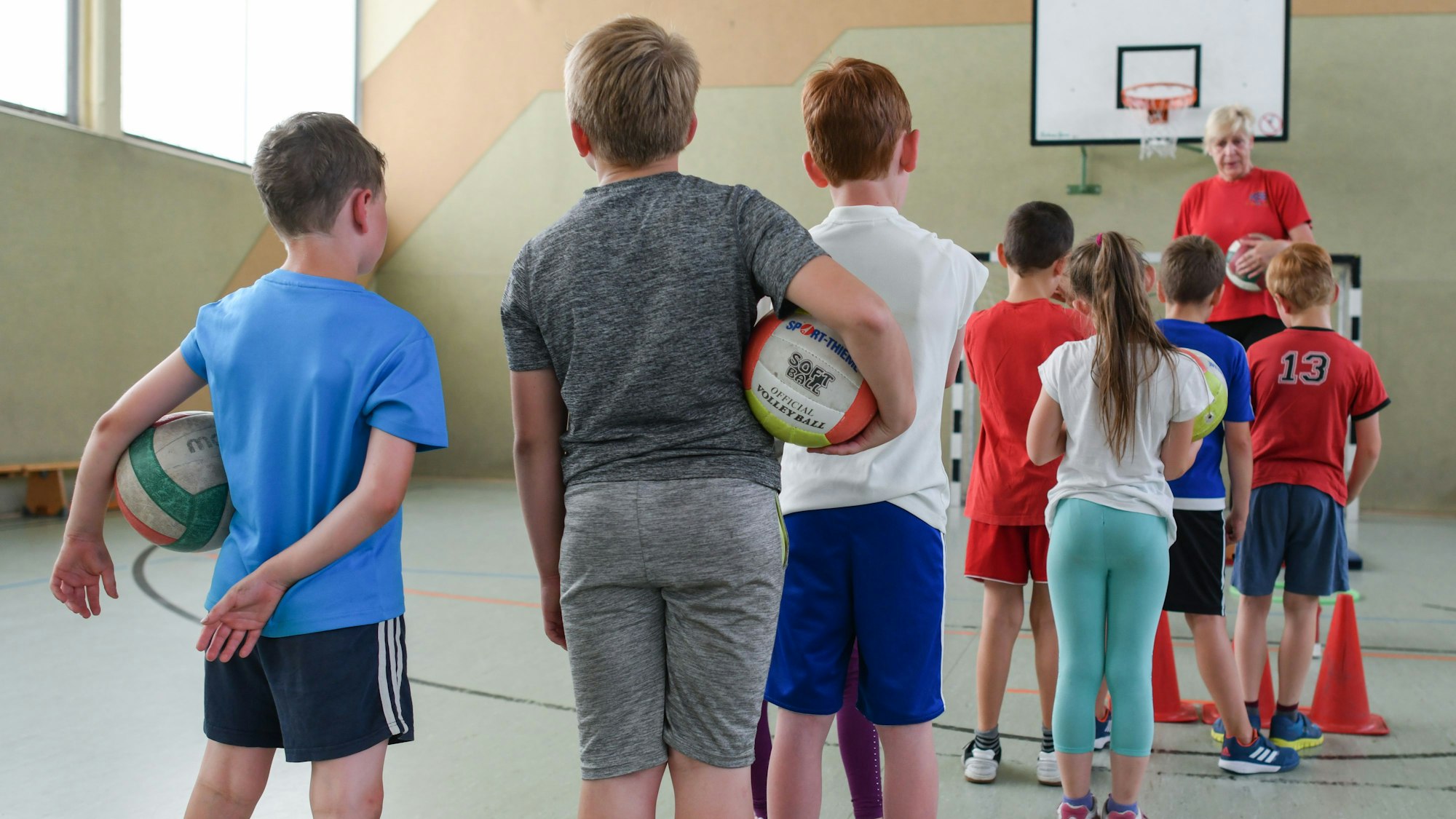 Schulkinder beim Schulsport