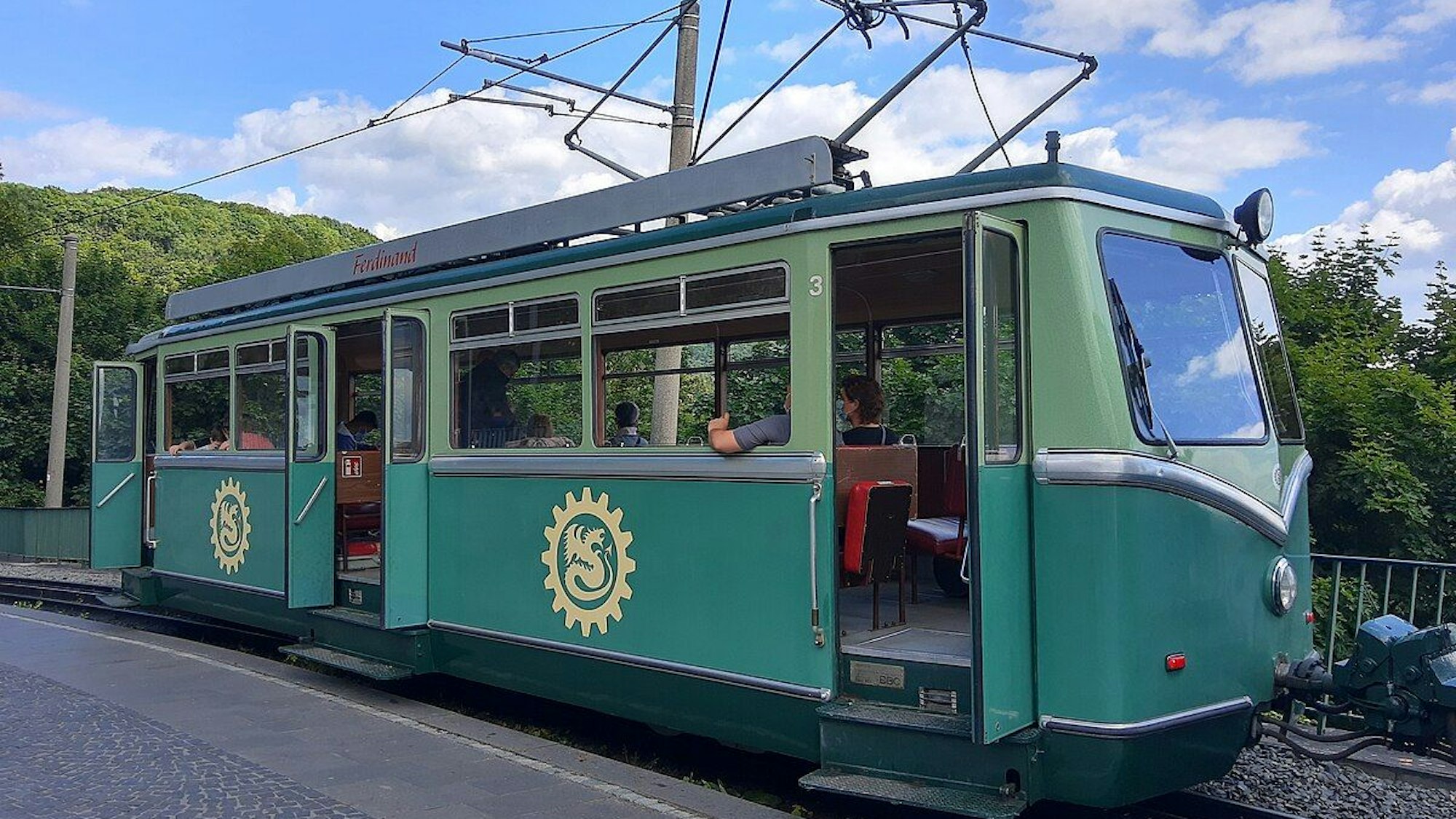 Zum Drachenfels fährt die Zahnradbahn.