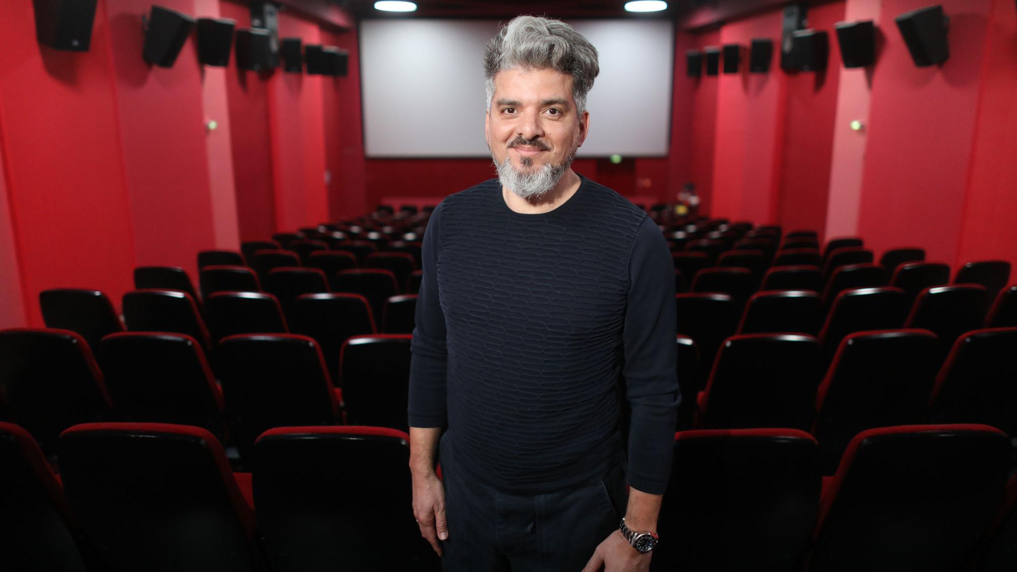 Mustafa El Mesaoudi im Kinosaal im Rex