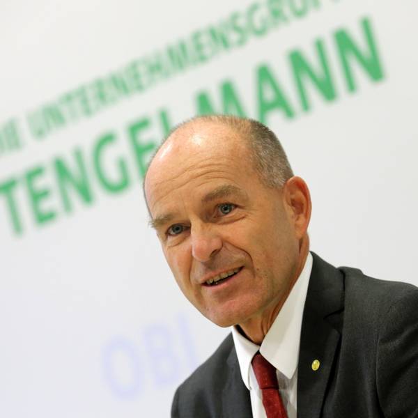 Das Bild zeigt den verschwundenen Karl-Erivan Haub im Jahr 2015 bei einer Tengelmann-Pressekonferenz. (Archivbild)