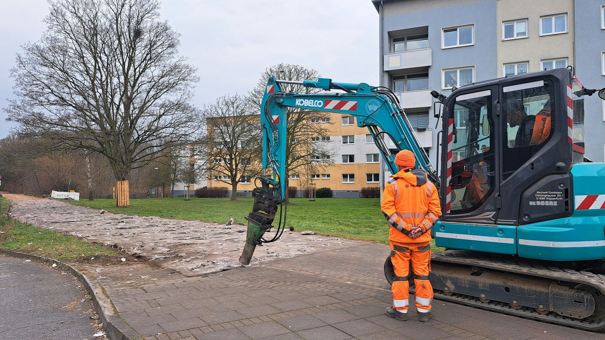 Baustelle am Rad- und Gehweg an der B8.