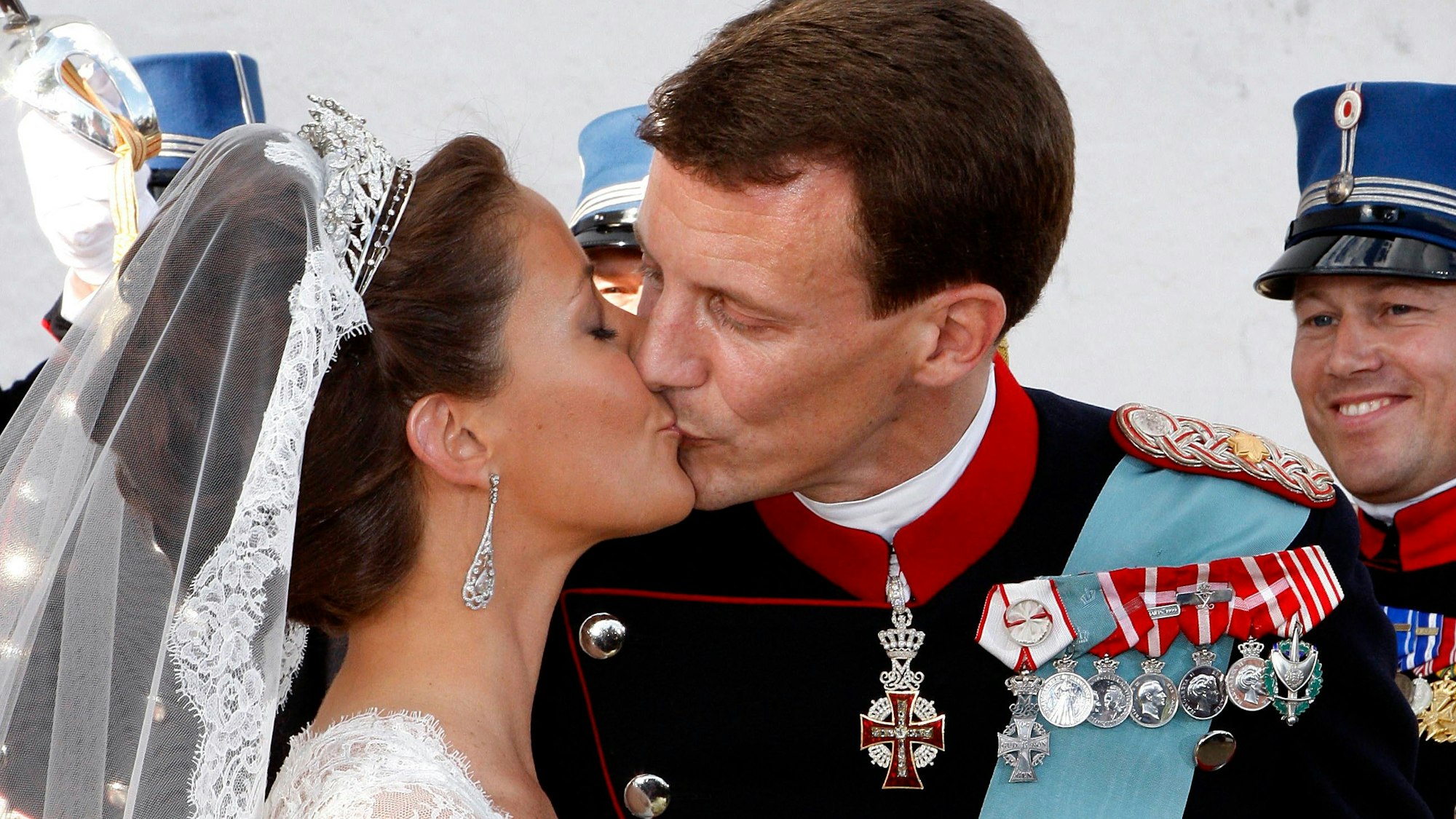 Prinz Joachim von Dänemark und Marie Cavallier bei ihrer Hochzeit in der Kirche von Møgeltønder, Süderjütland, am 24. Mai 2008.